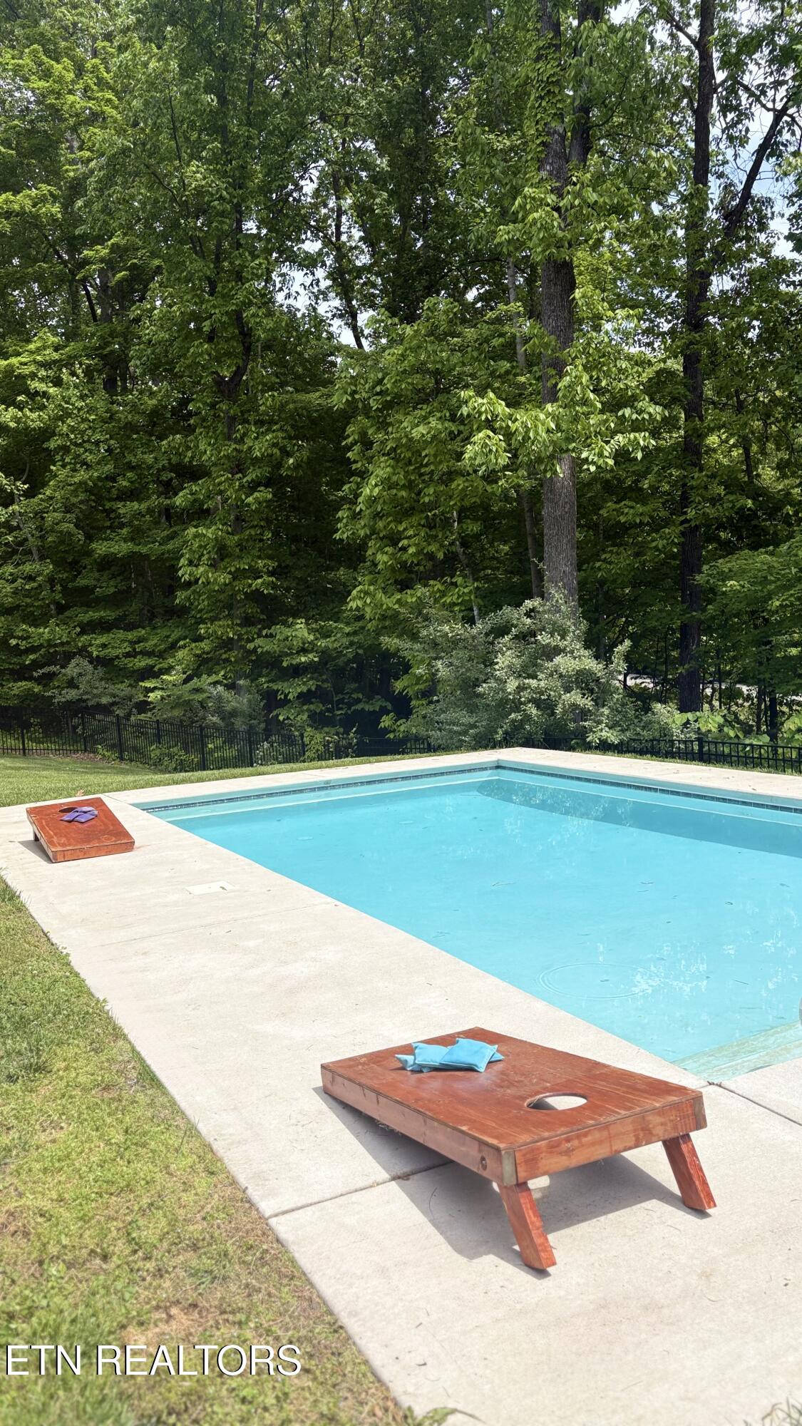 212 Nicoma Circle Loudon TN 37774