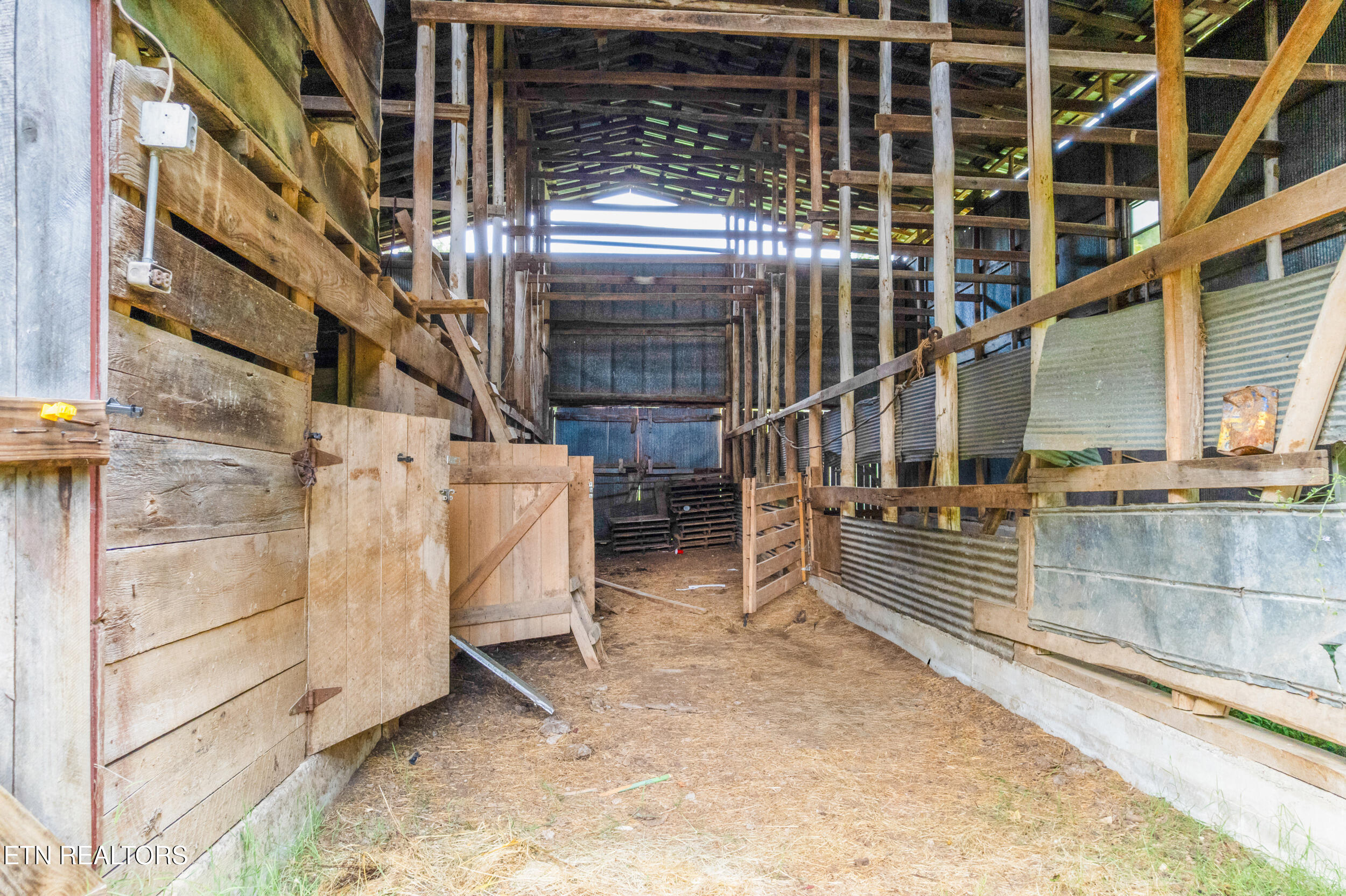 323 Vannoy Road Tazewell TN 37879