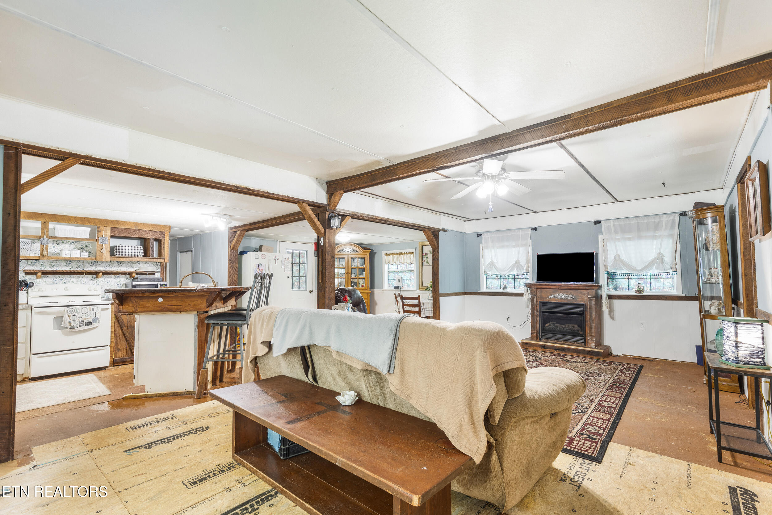 323 Vannoy Road Tazewell TN 37879