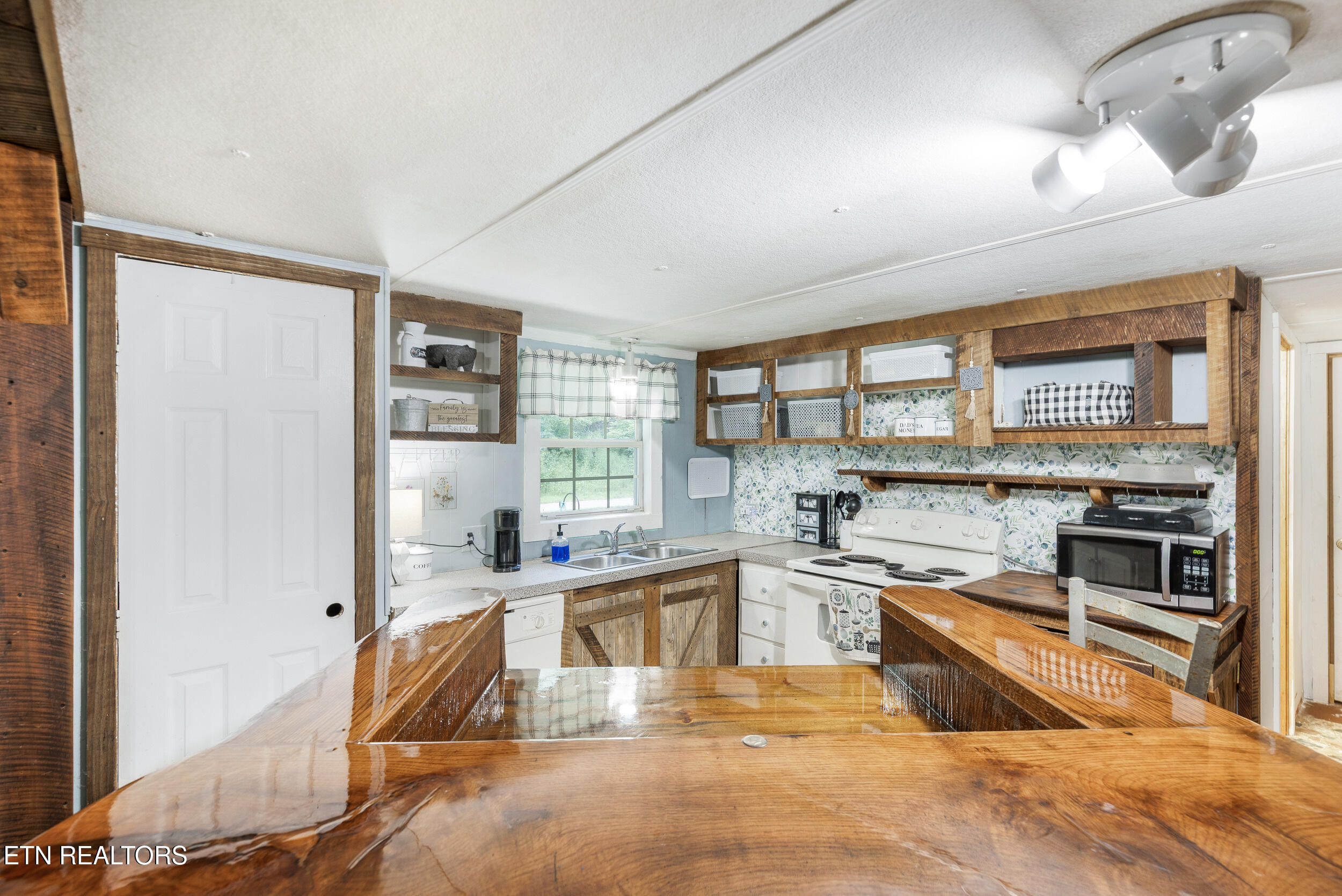 323 Vannoy Road Tazewell TN 37879