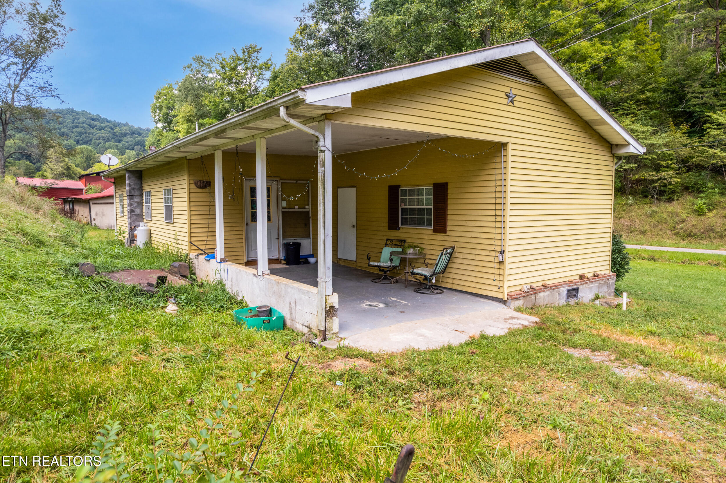 323 Vannoy Road Tazewell TN 37879