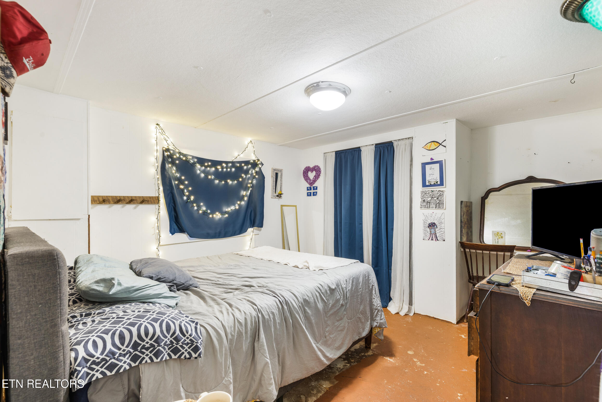 323 Vannoy Road Tazewell TN 37879