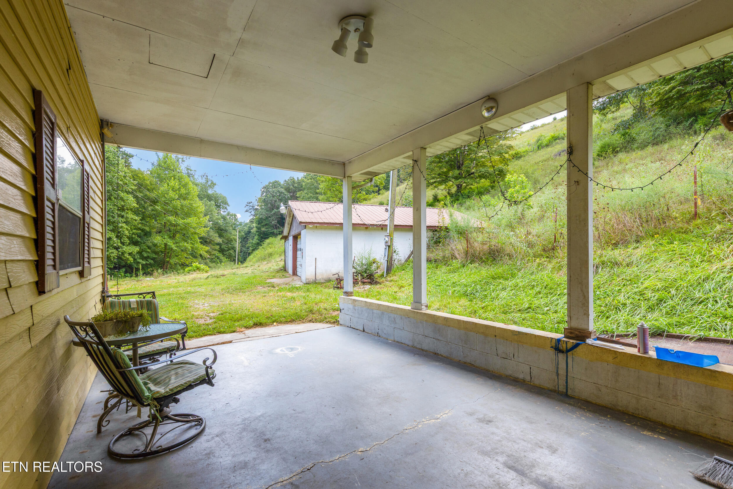 323 Vannoy Road Tazewell TN 37879