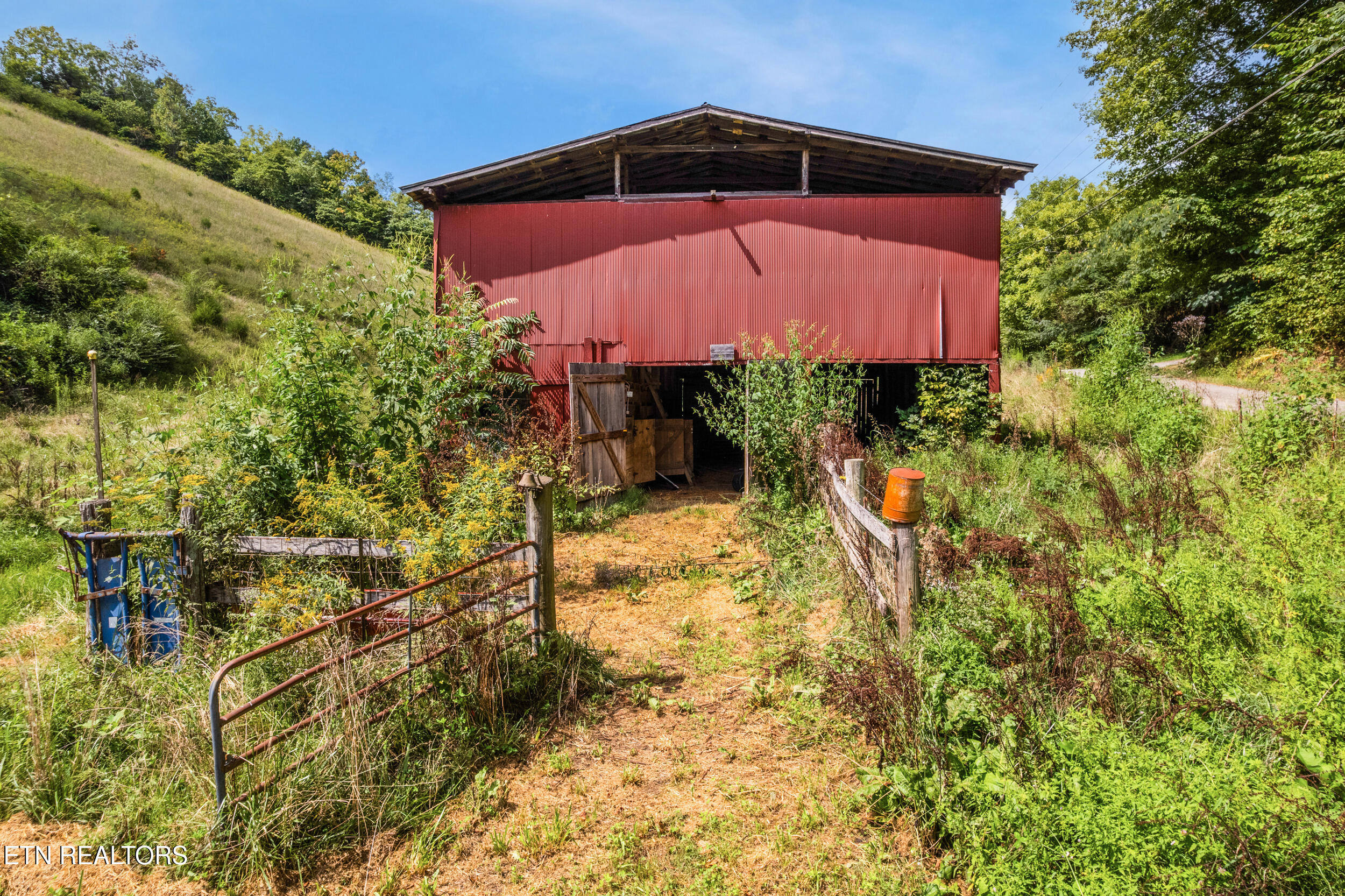 323 Vannoy Road Tazewell TN 37879