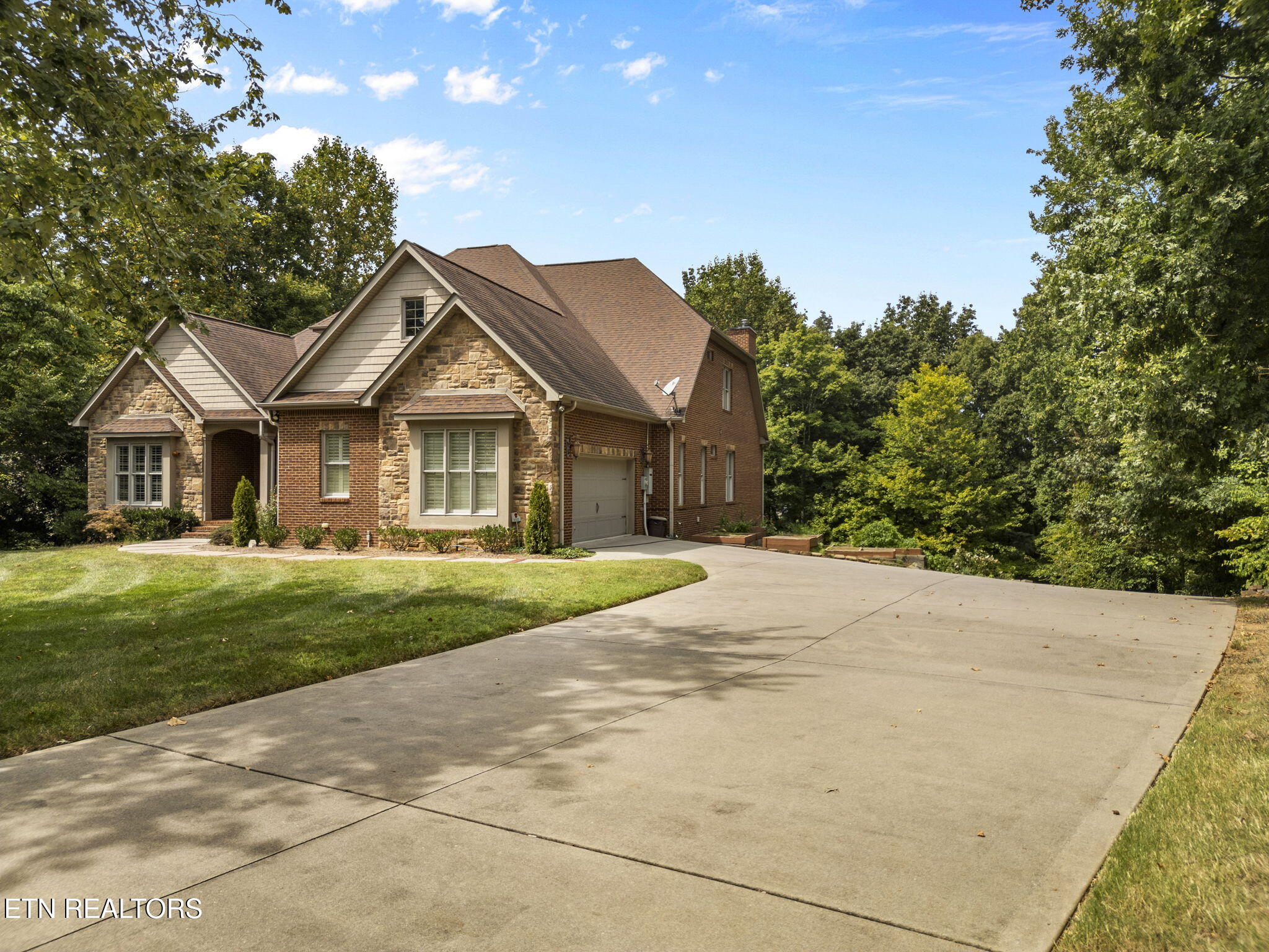 2016 Berrywood Drive Knoxville TN 37932