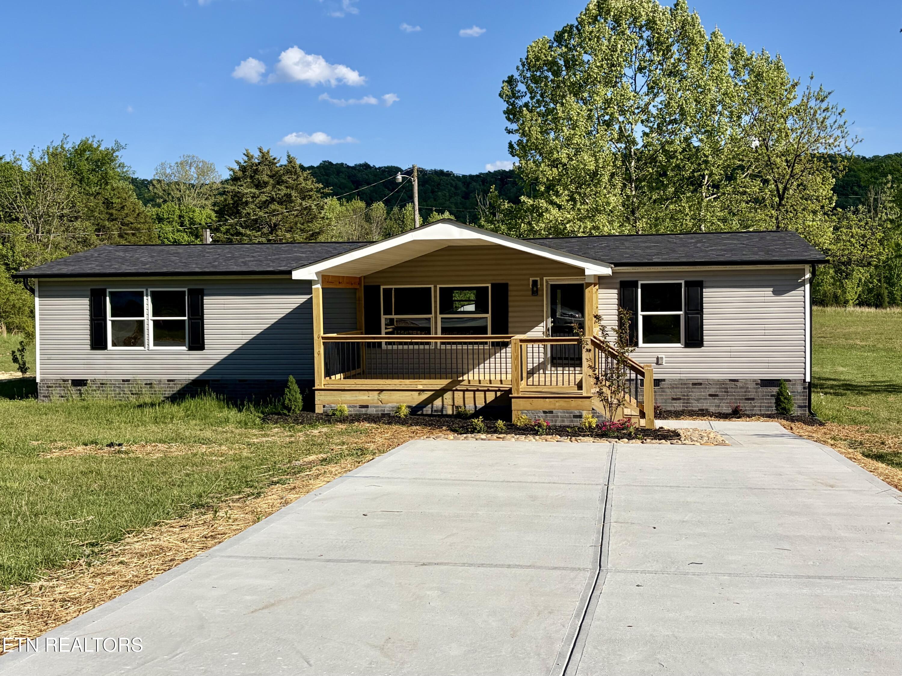 1312 W Beaver Creek Drive Powell TN 37849