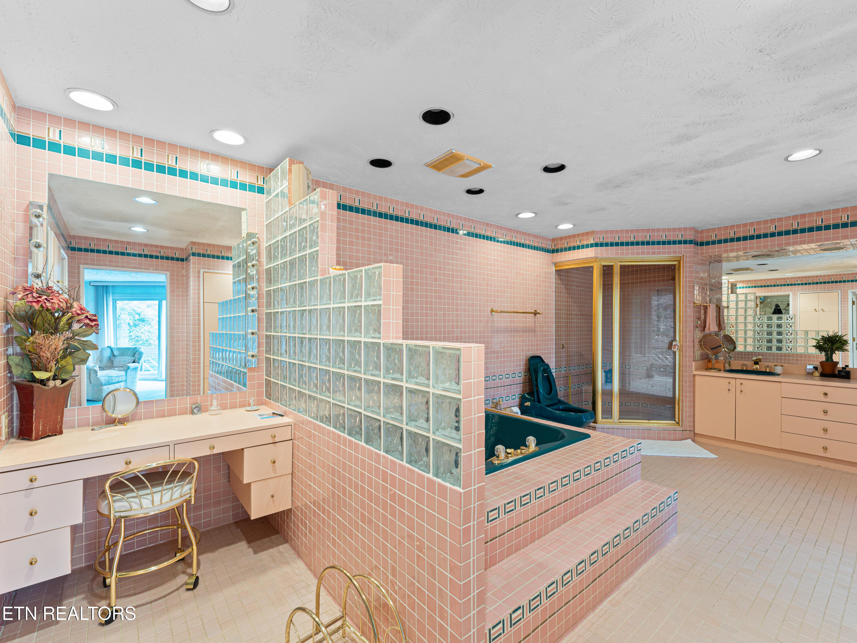 12121 S Fox Den Drive Knoxville TN 37934