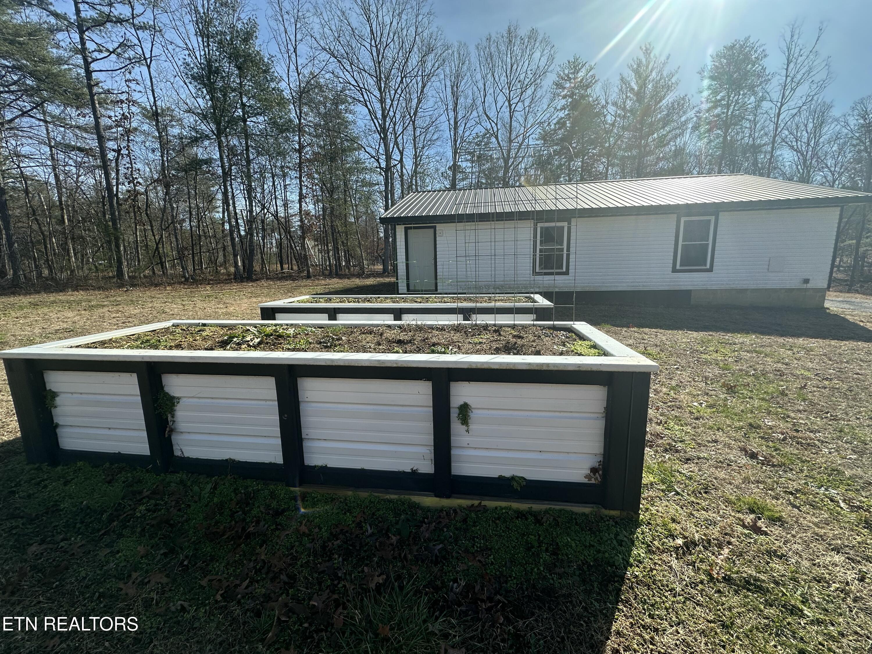 130 Paradise Lane Deer Lodge TN 37726