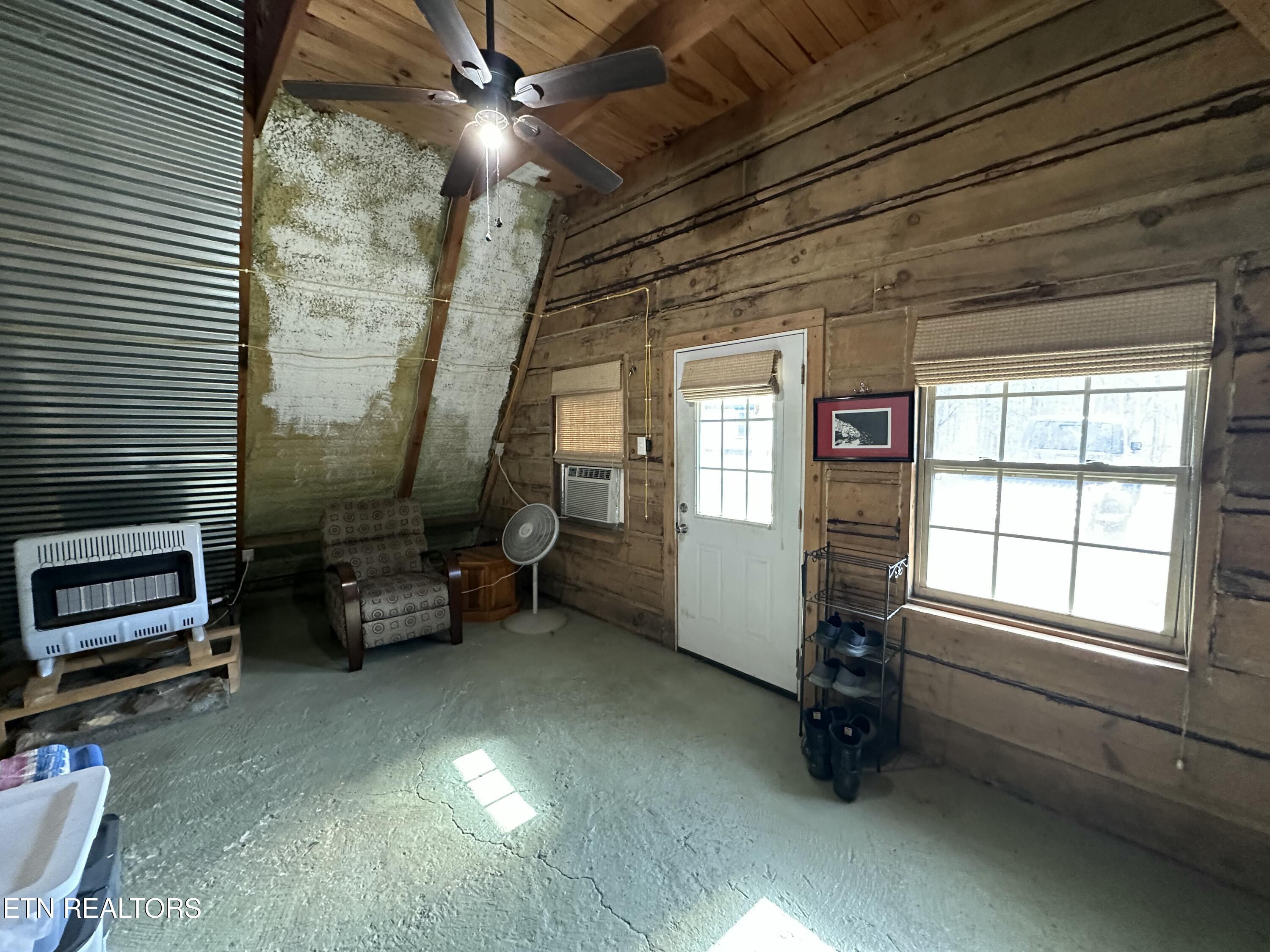 130 Paradise Lane Deer Lodge TN 37726