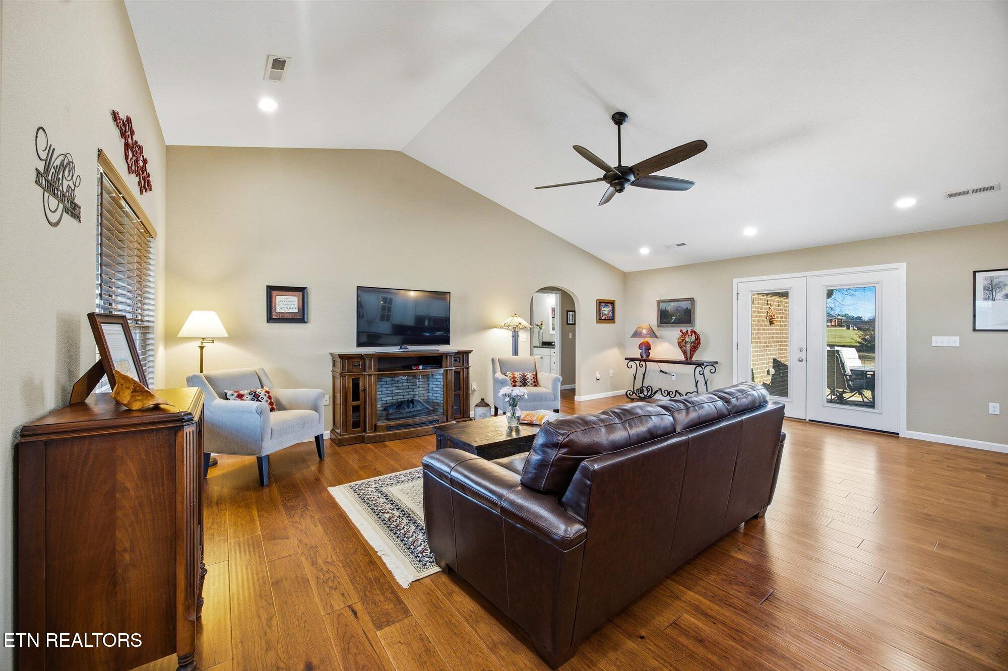 116 Crosslake Lane Dandridge TN 37725