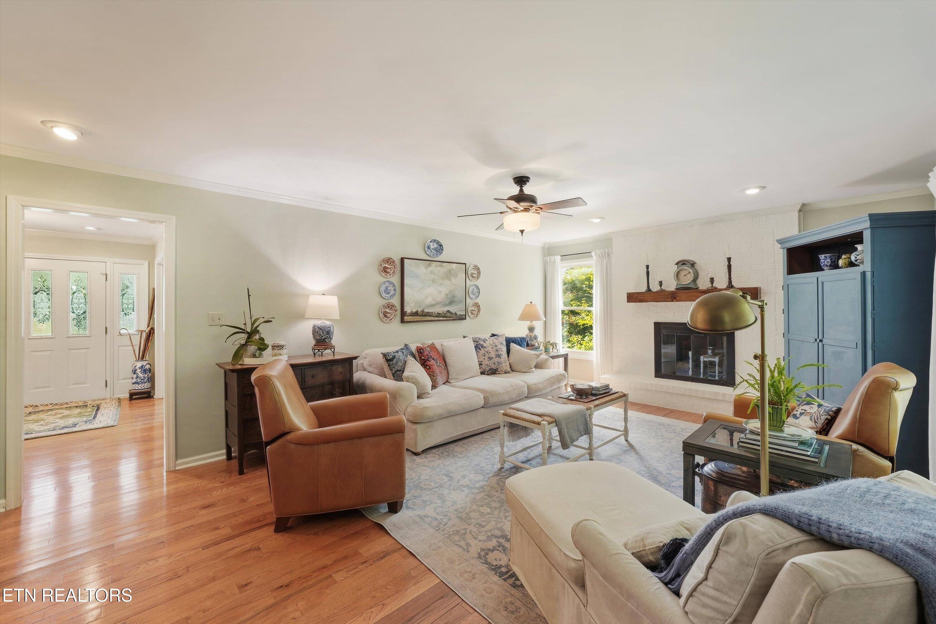 1909 Stonehills Place Knoxville TN 37938