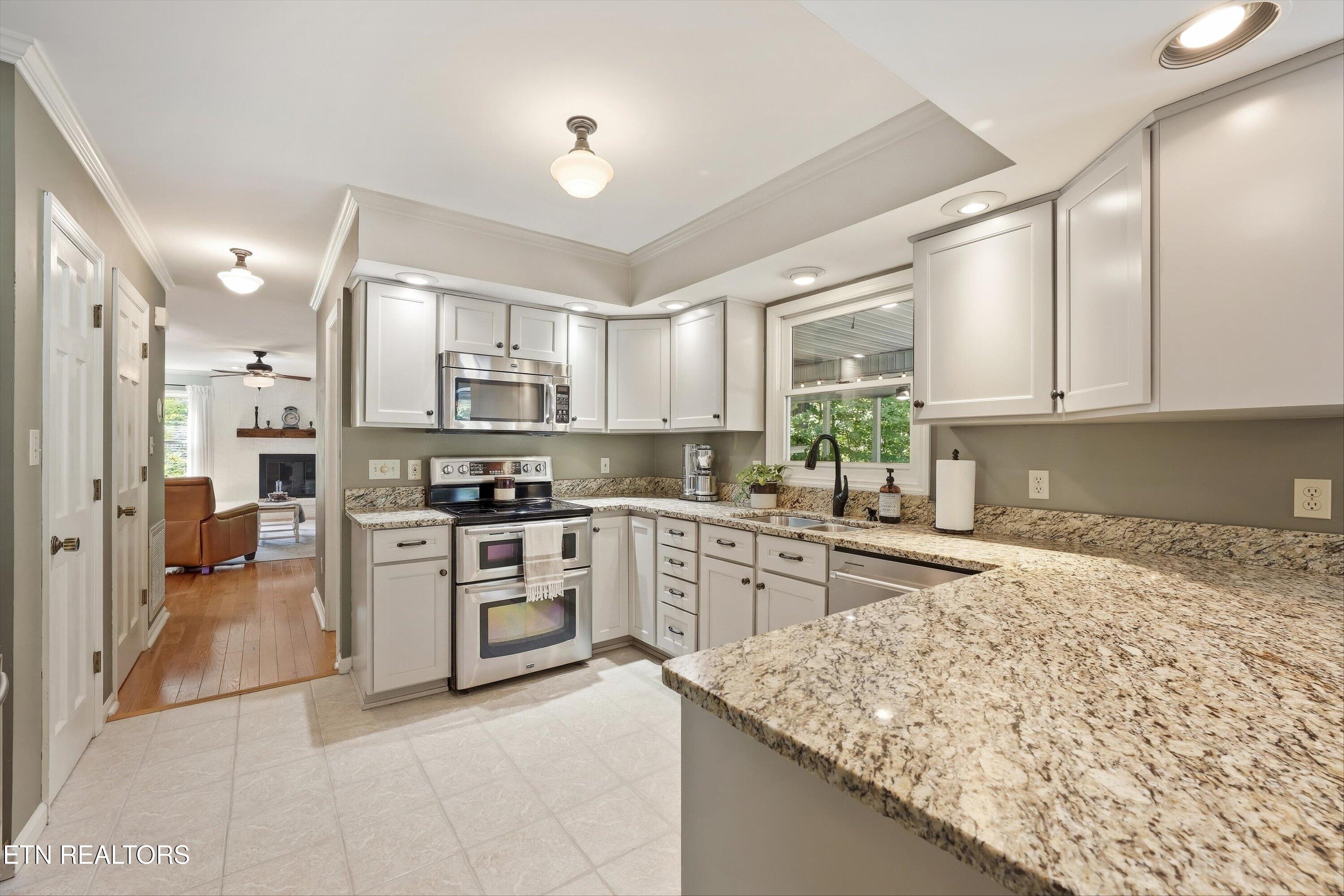 1909 Stonehills Place Knoxville TN 37938