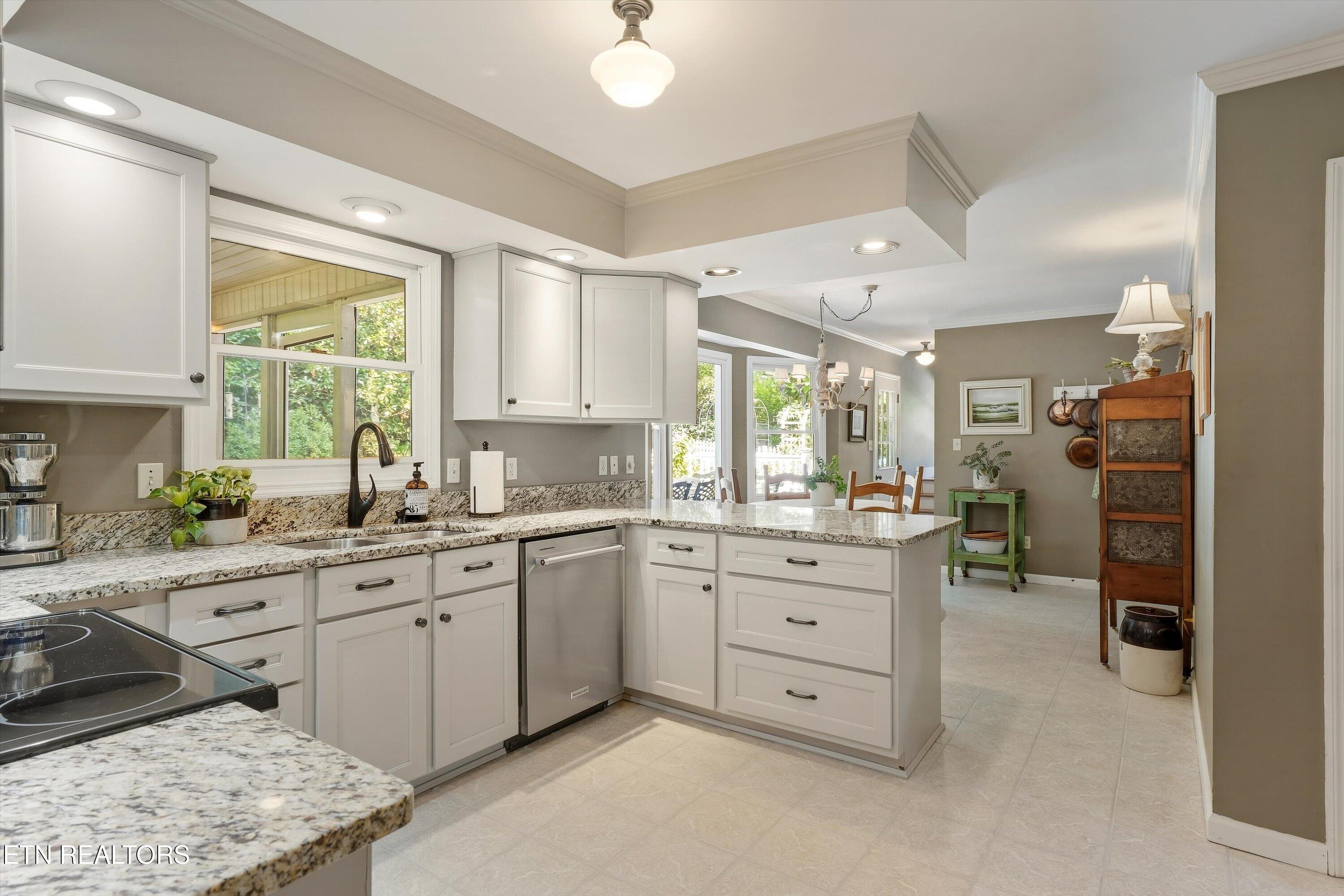1909 Stonehills Place Knoxville TN 37938