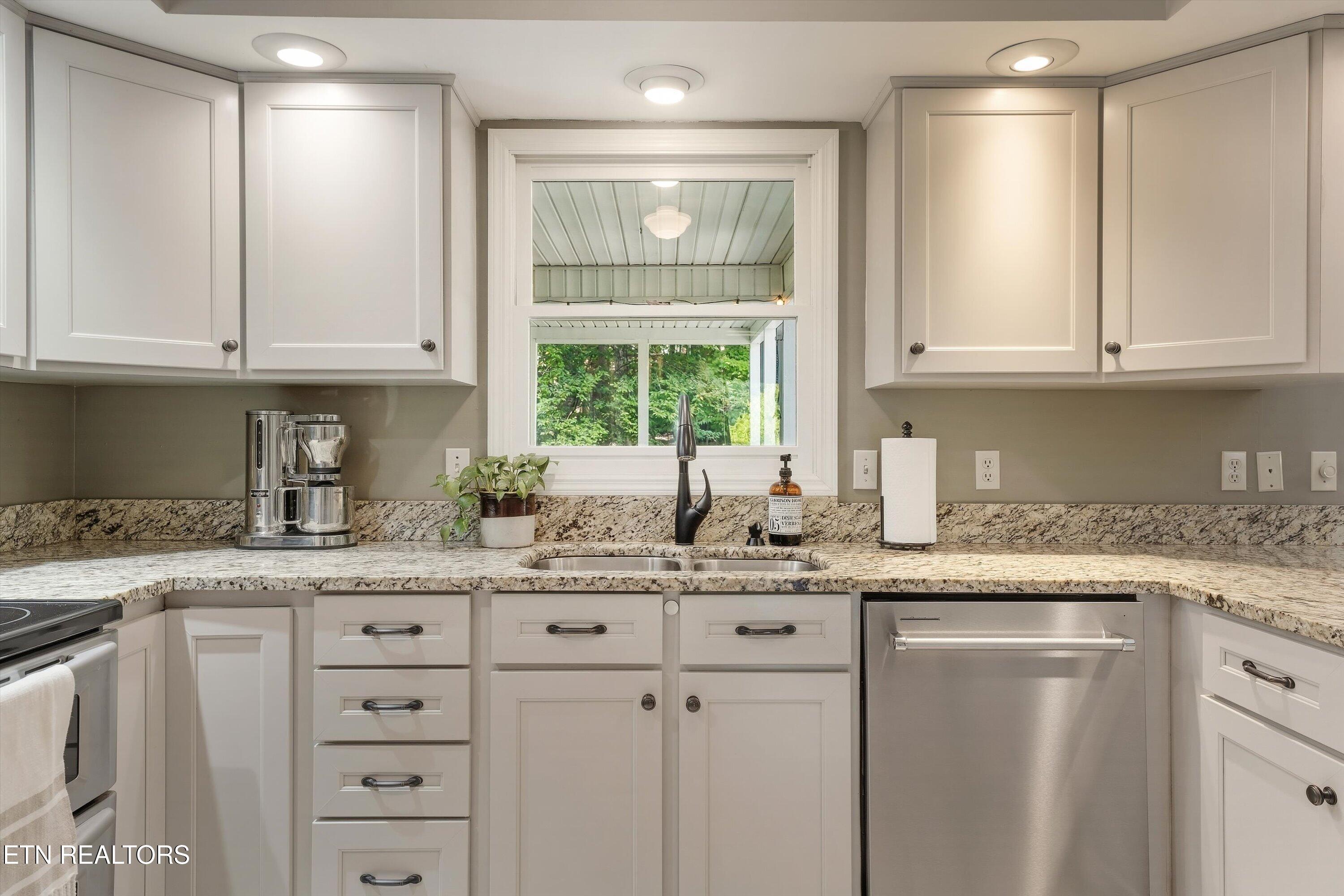 1909 Stonehills Place Knoxville TN 37938