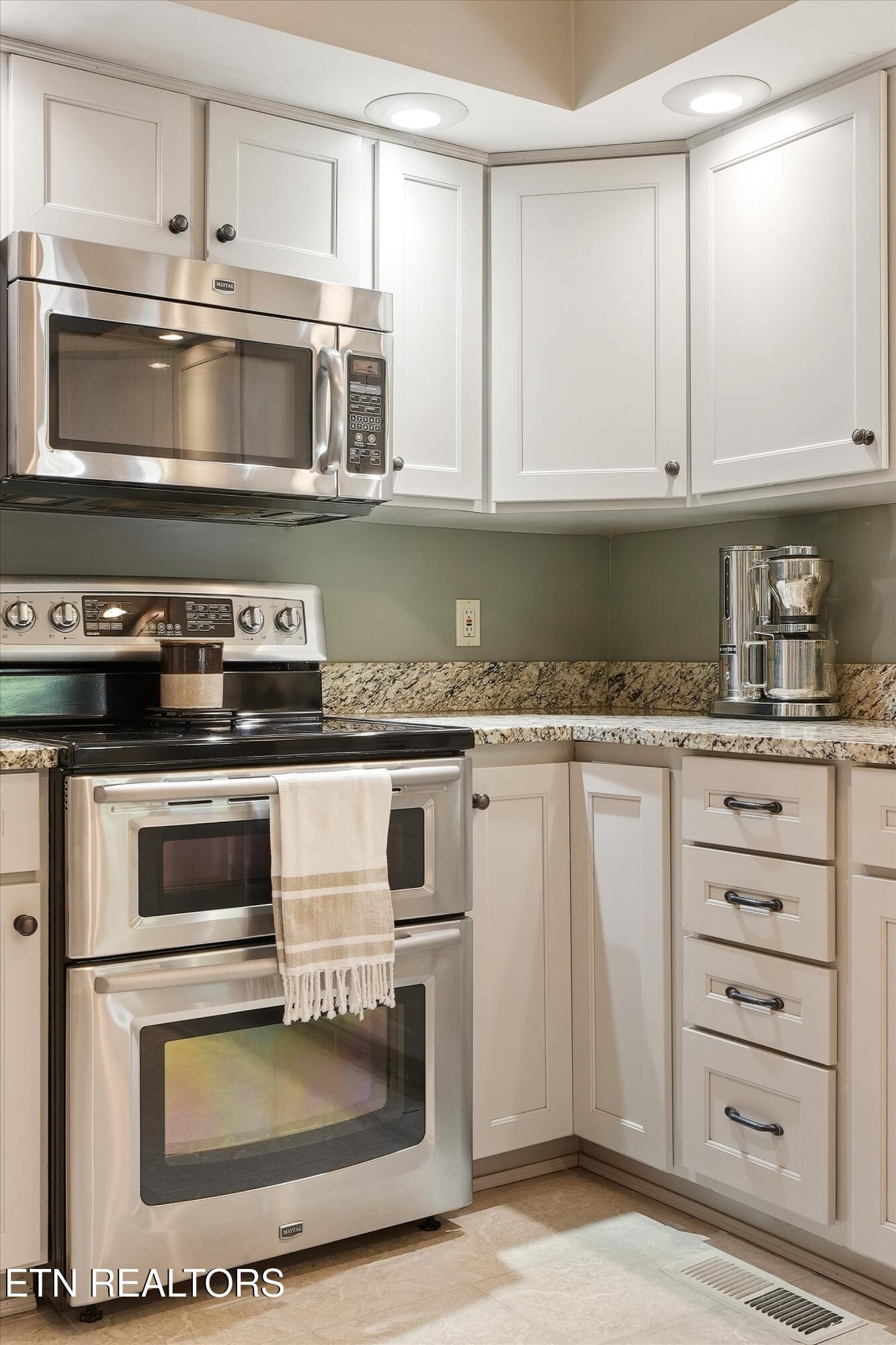 1909 Stonehills Place Knoxville TN 37938