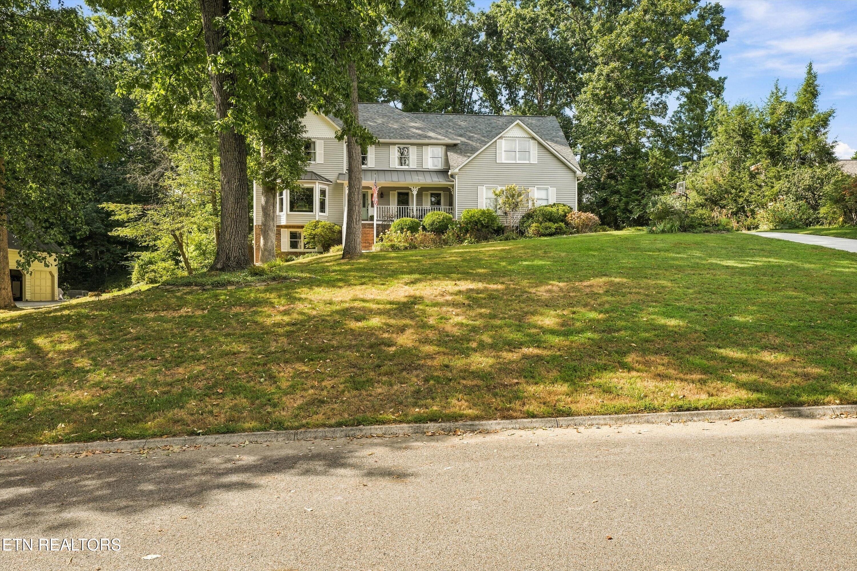 1909 Stonehills Place Knoxville TN 37938