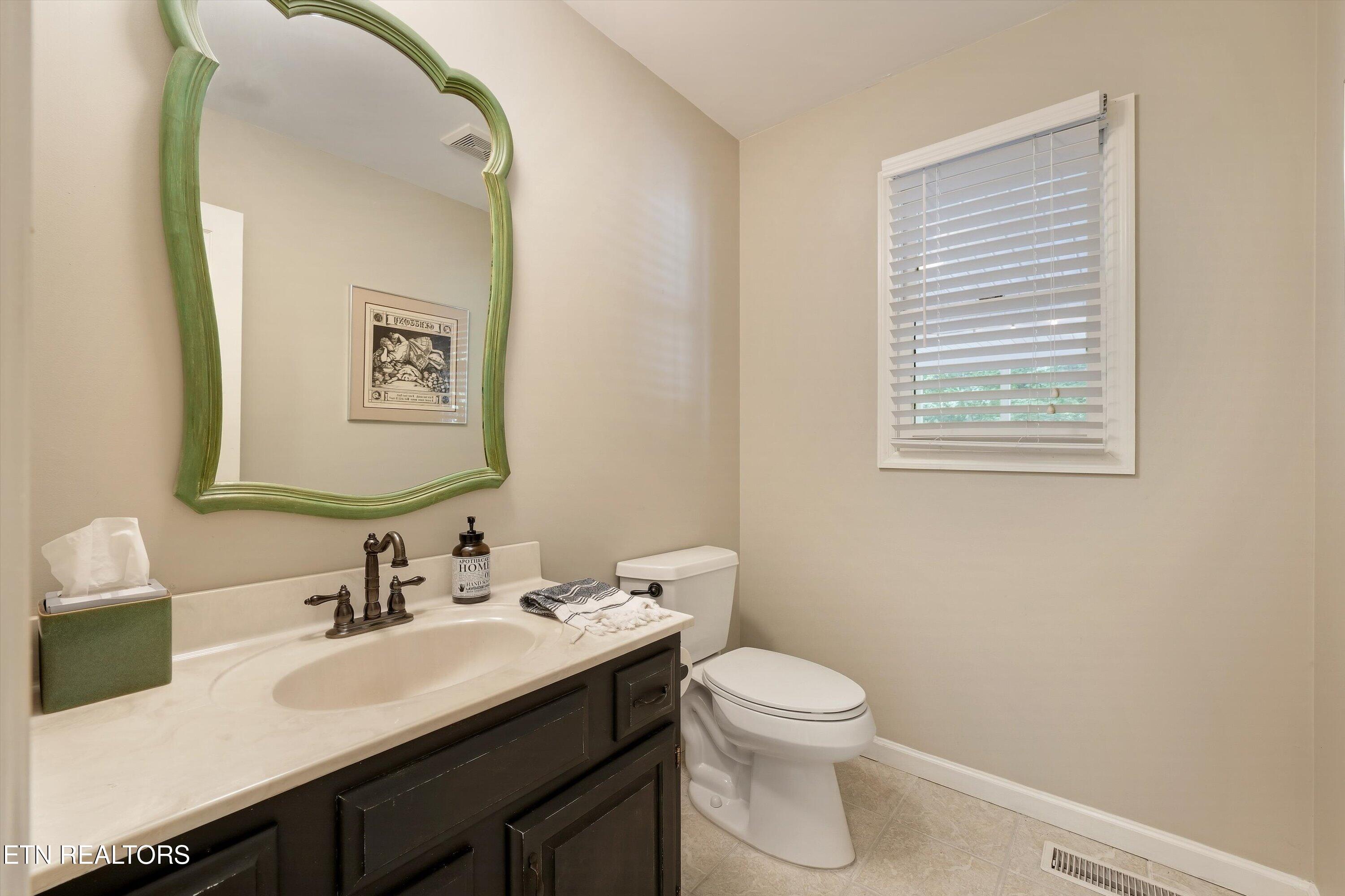 1909 Stonehills Place Knoxville TN 37938