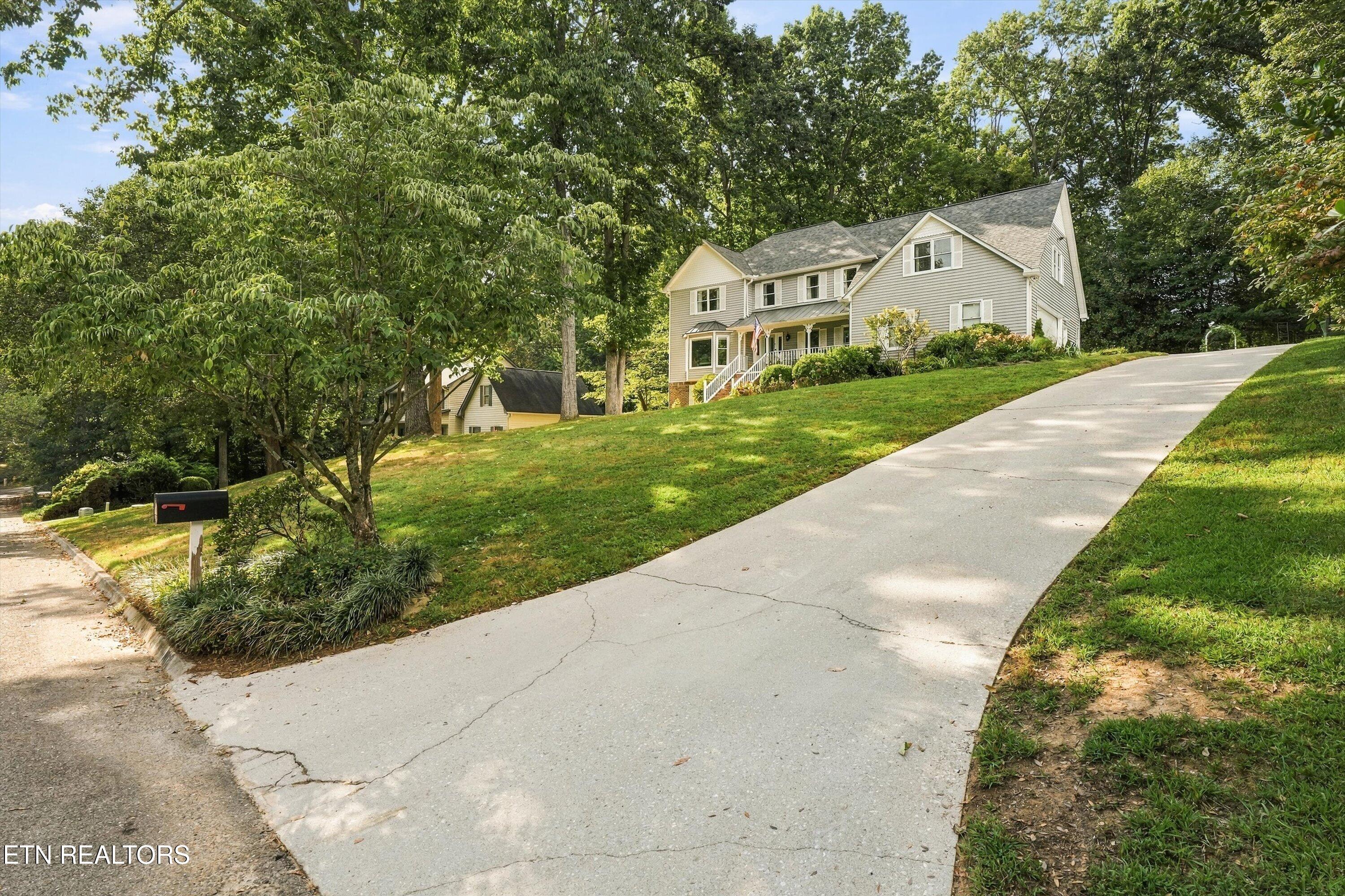 1909 Stonehills Place Knoxville TN 37938