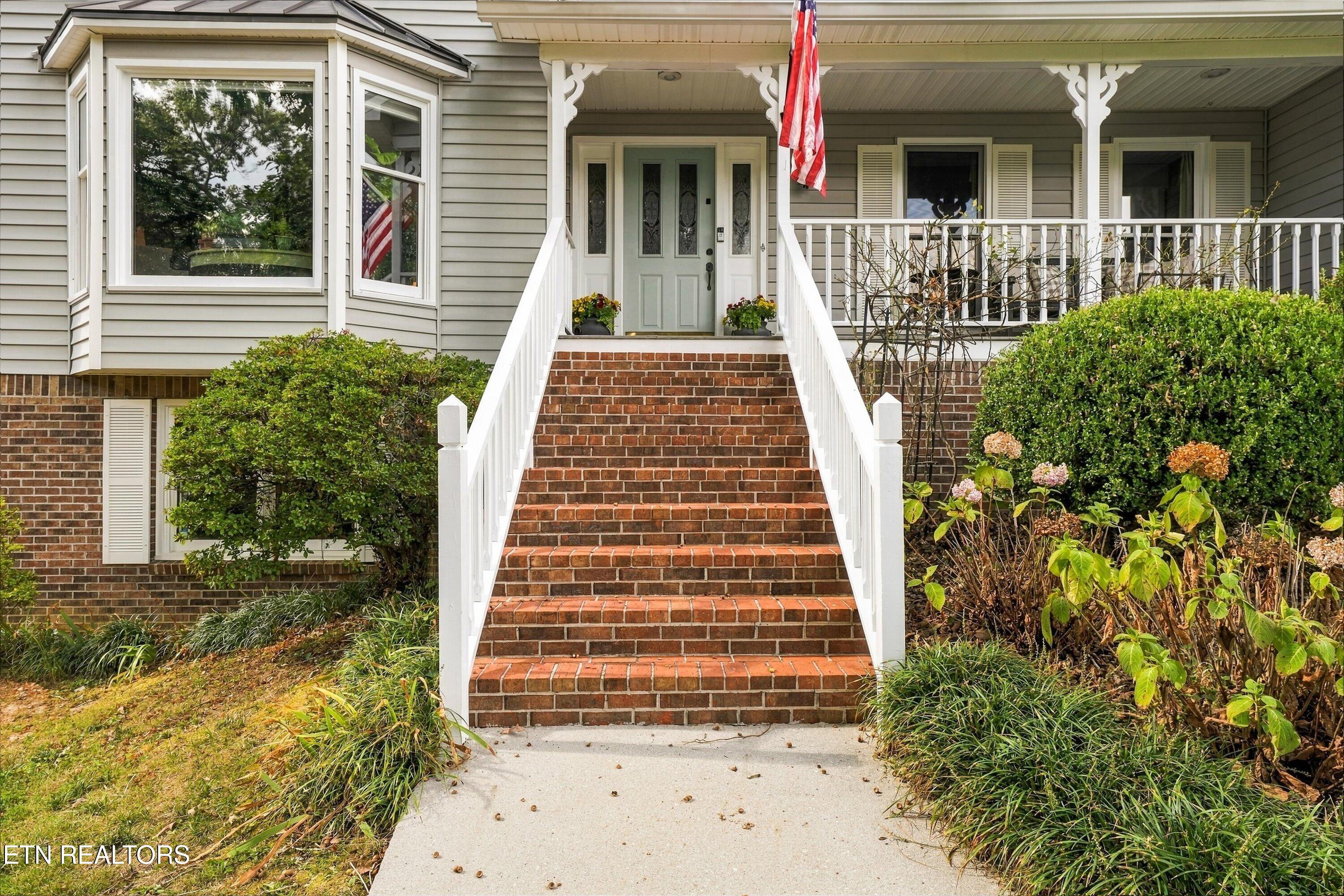 1909 Stonehills Place Knoxville TN 37938