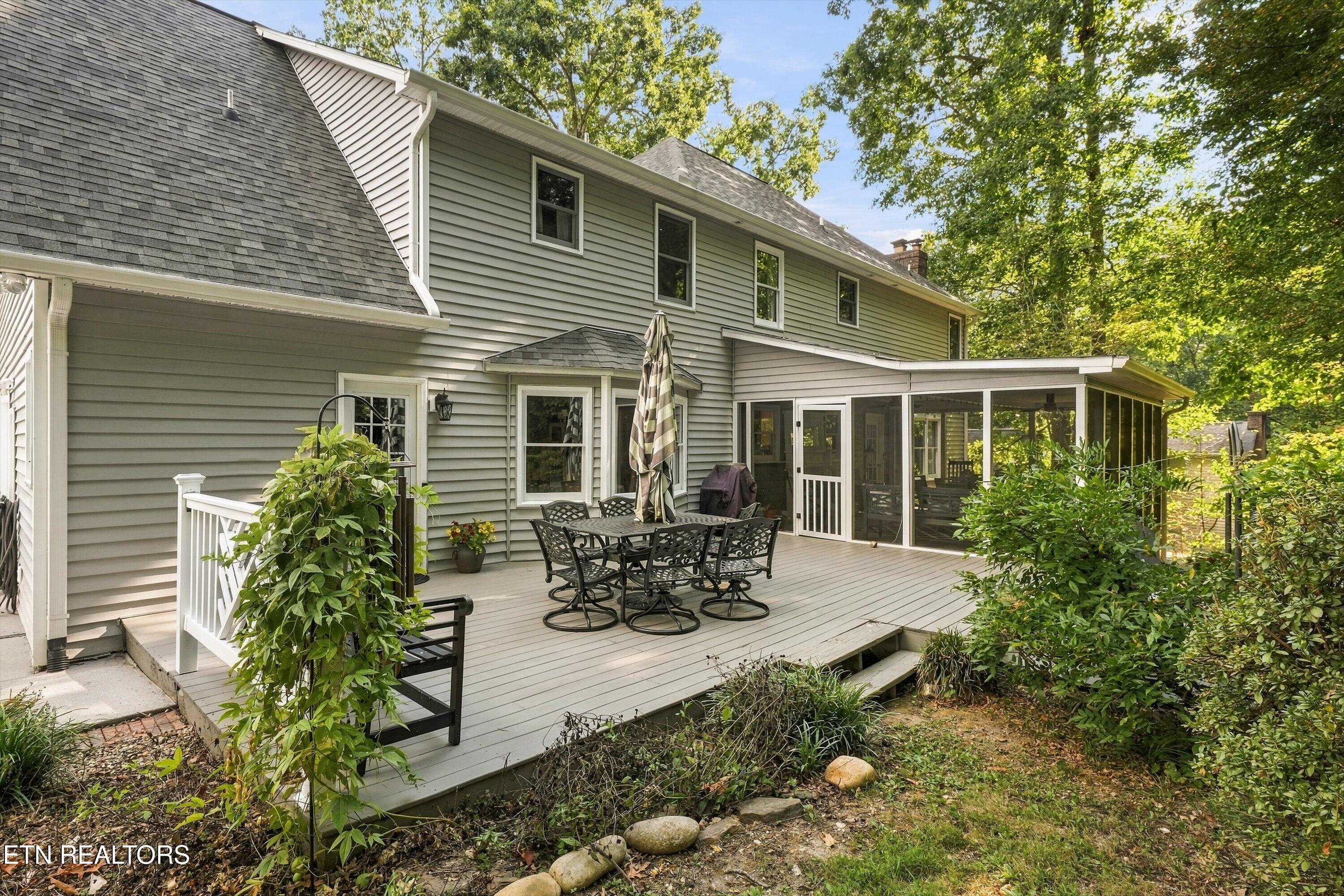 1909 Stonehills Place Knoxville TN 37938