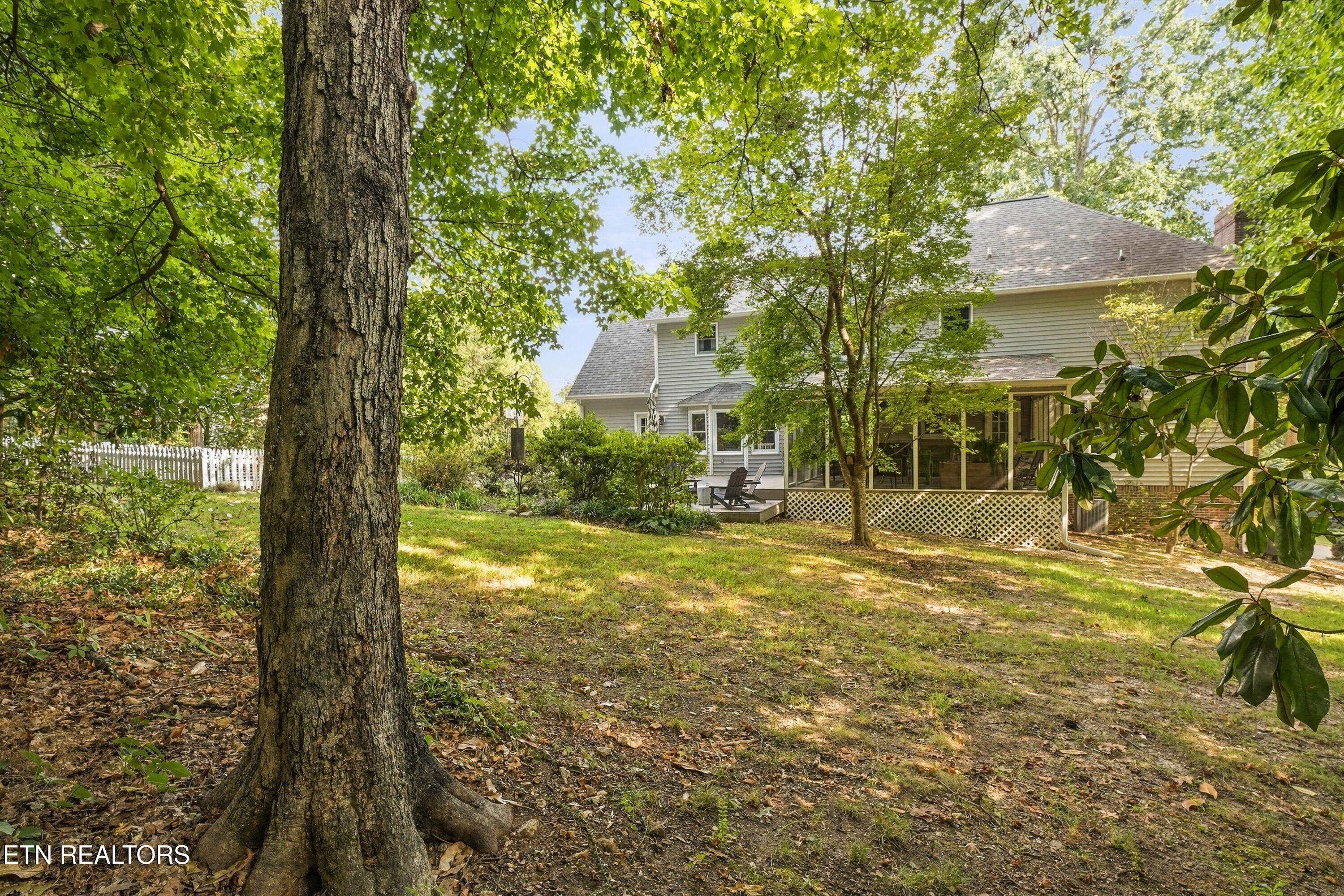 1909 Stonehills Place Knoxville TN 37938