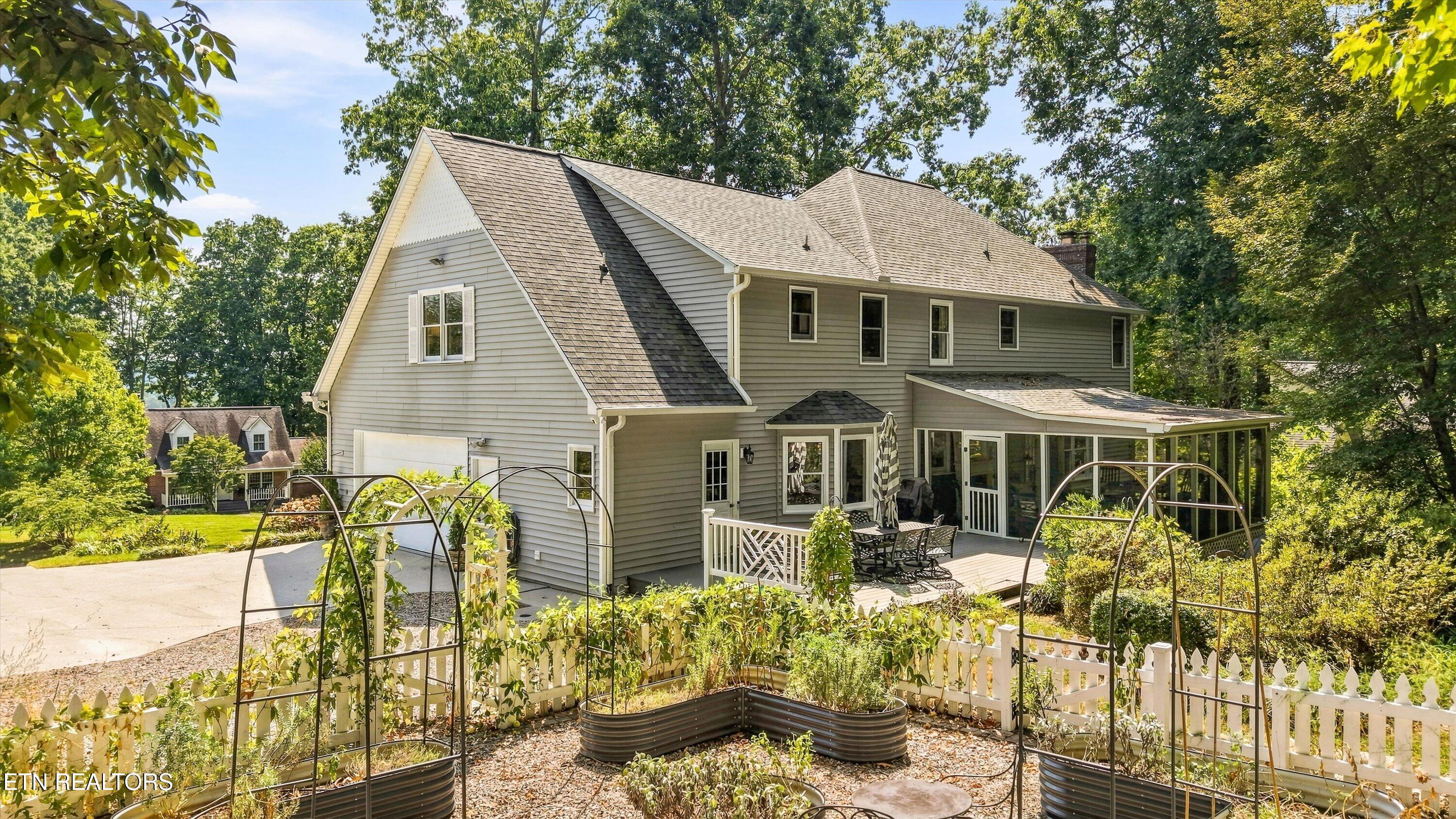 1909 Stonehills Place Knoxville TN 37938