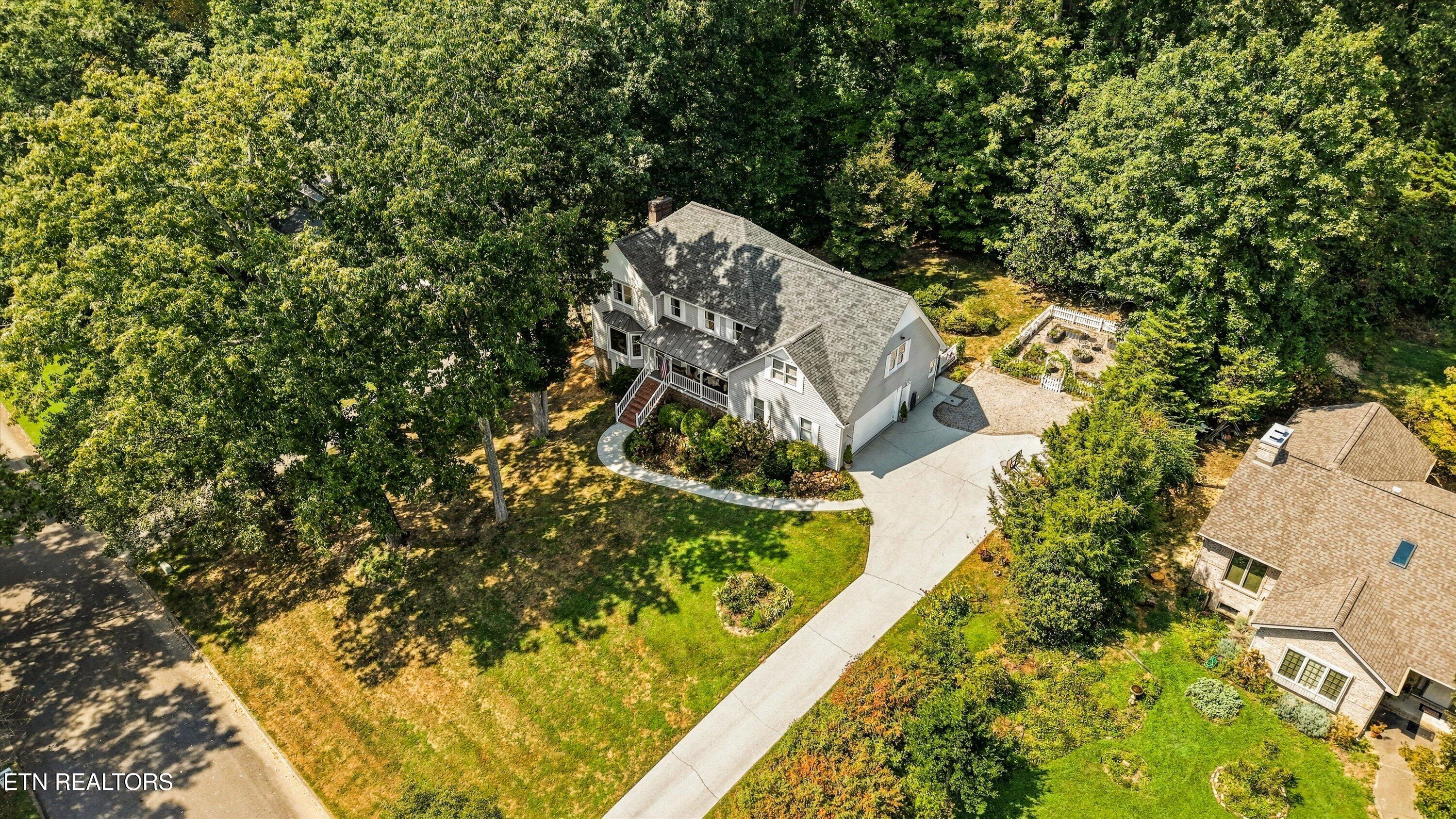 1909 Stonehills Place Knoxville TN 37938