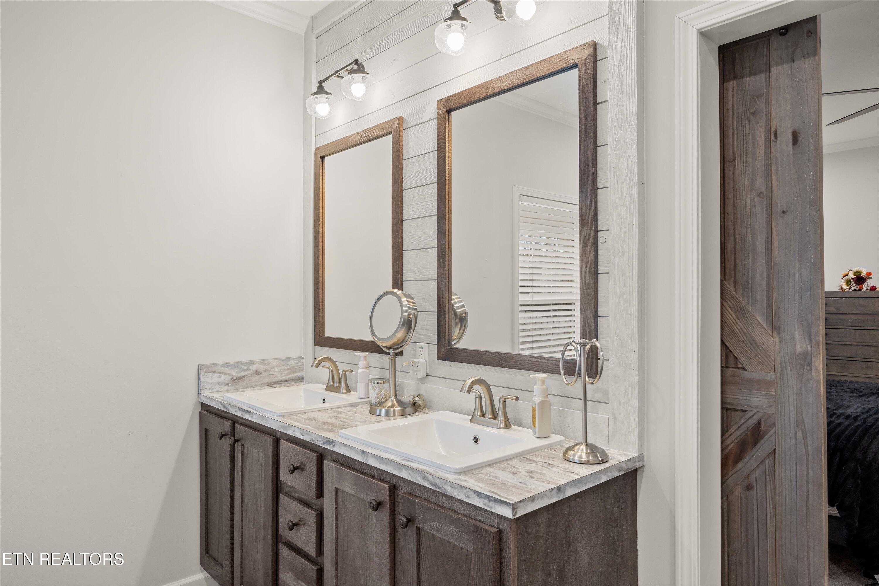 352 Perry Smith Lane Caryville TN 37714