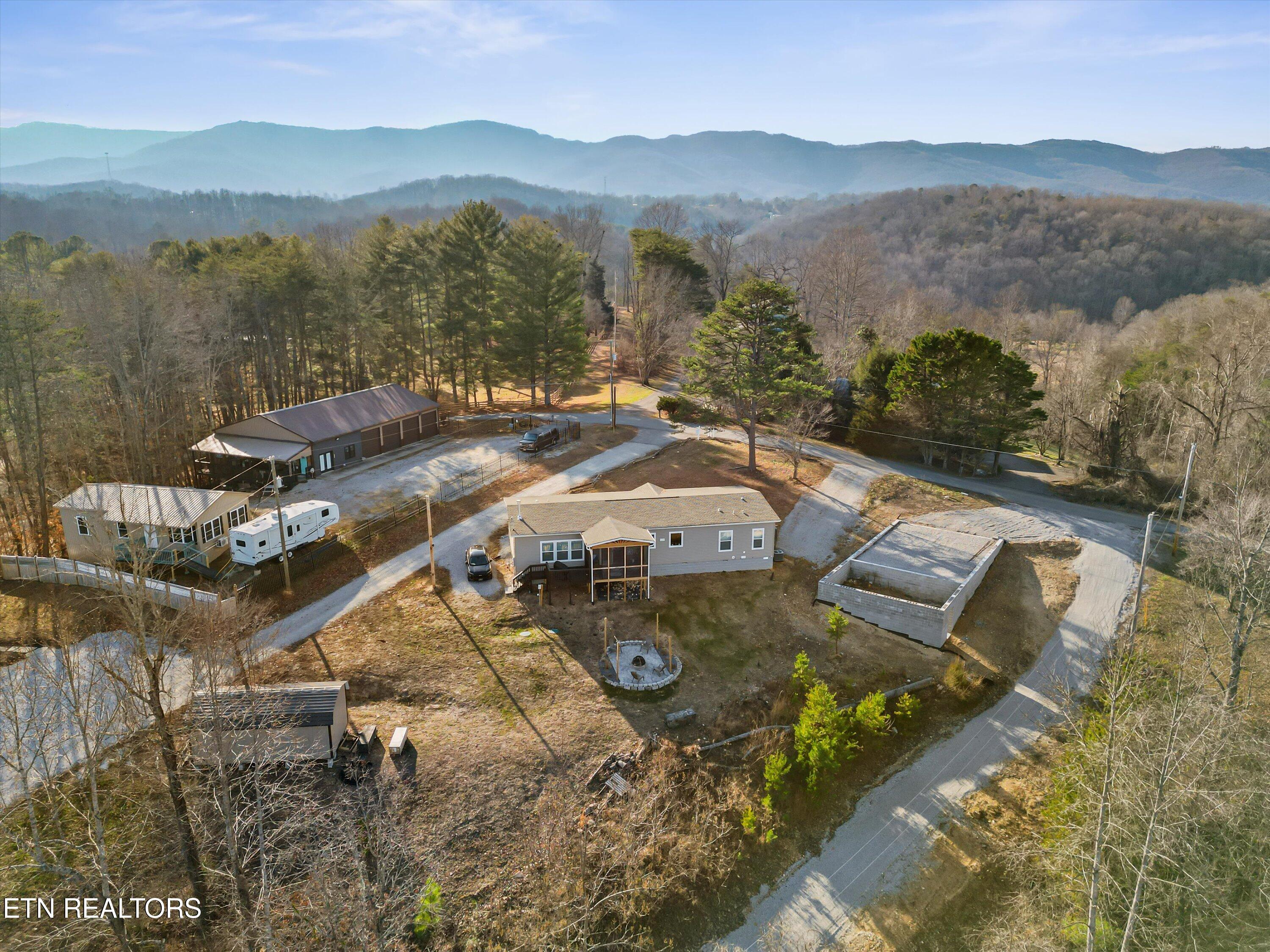 352 Perry Smith Lane Caryville TN 37714