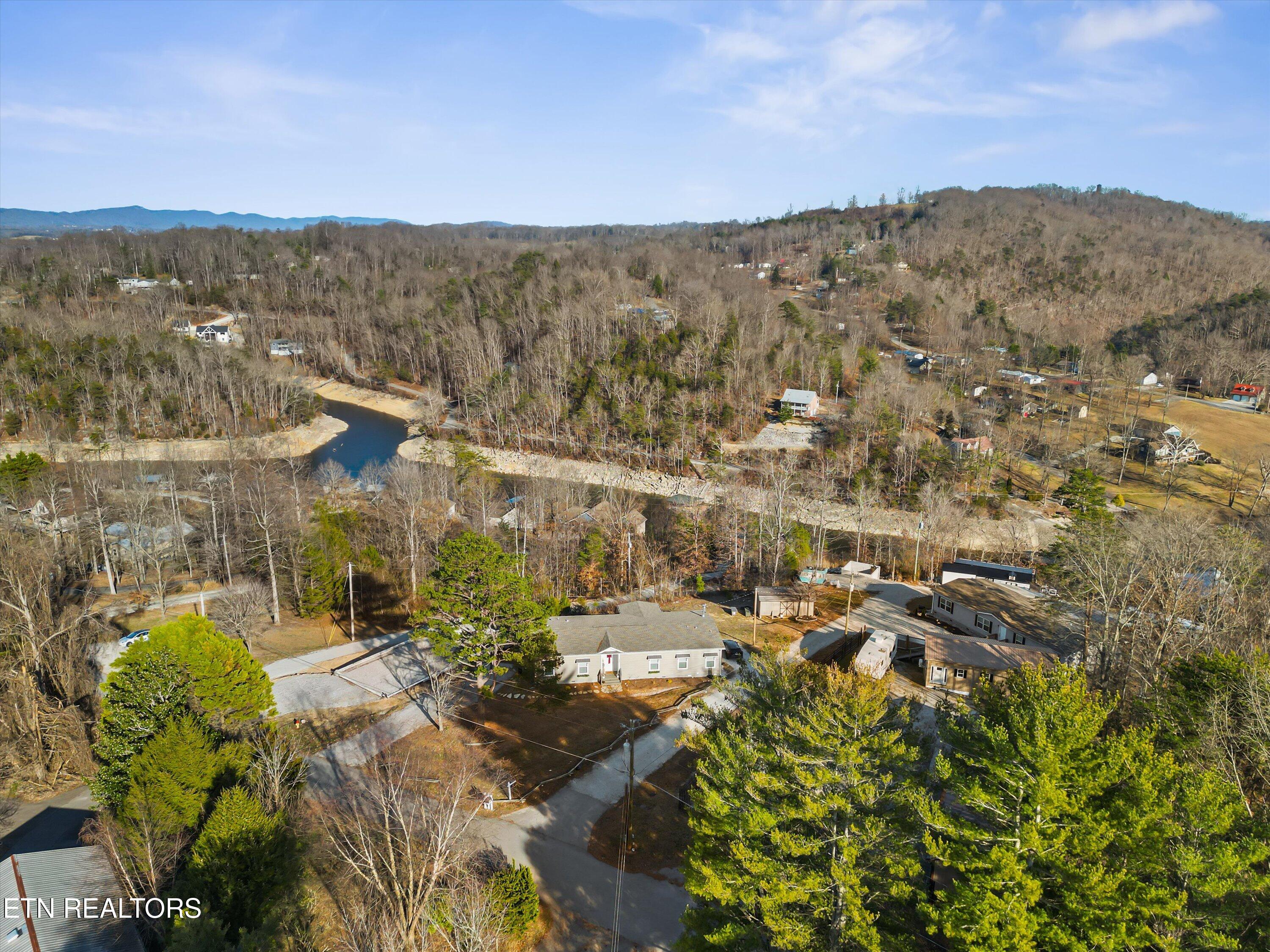 352 Perry Smith Lane Caryville TN 37714