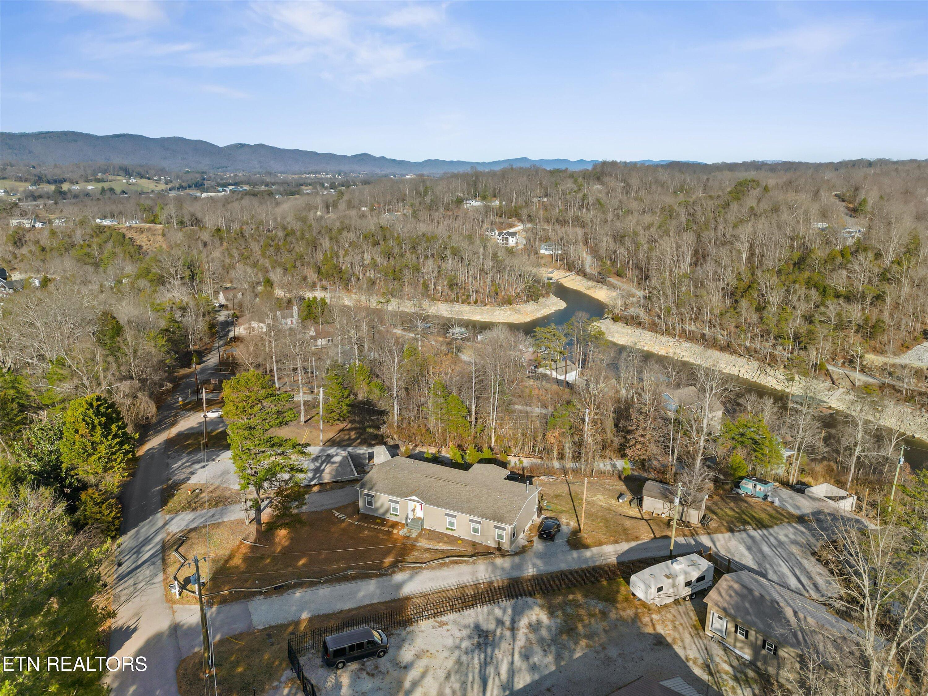 352 Perry Smith Lane Caryville TN 37714