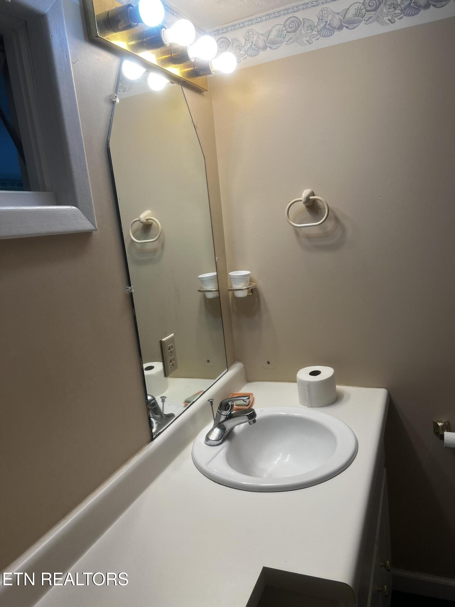 155 Quarry Road Speedwell TN 37870