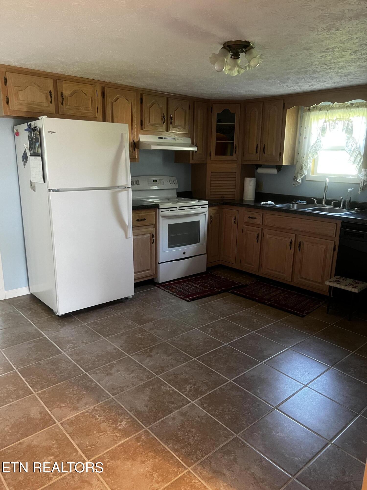 155 Quarry Road Speedwell TN 37870