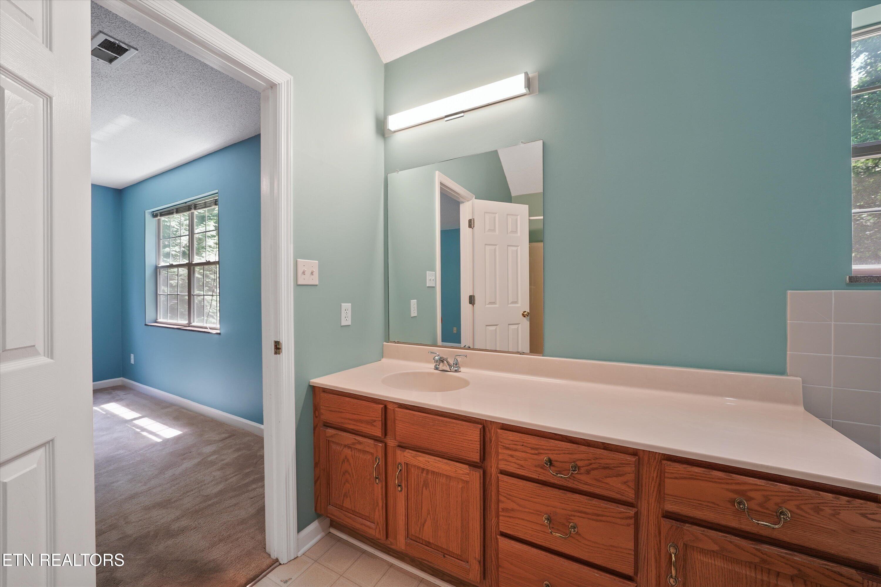 2300 Woods End Lane Knoxville TN 37918