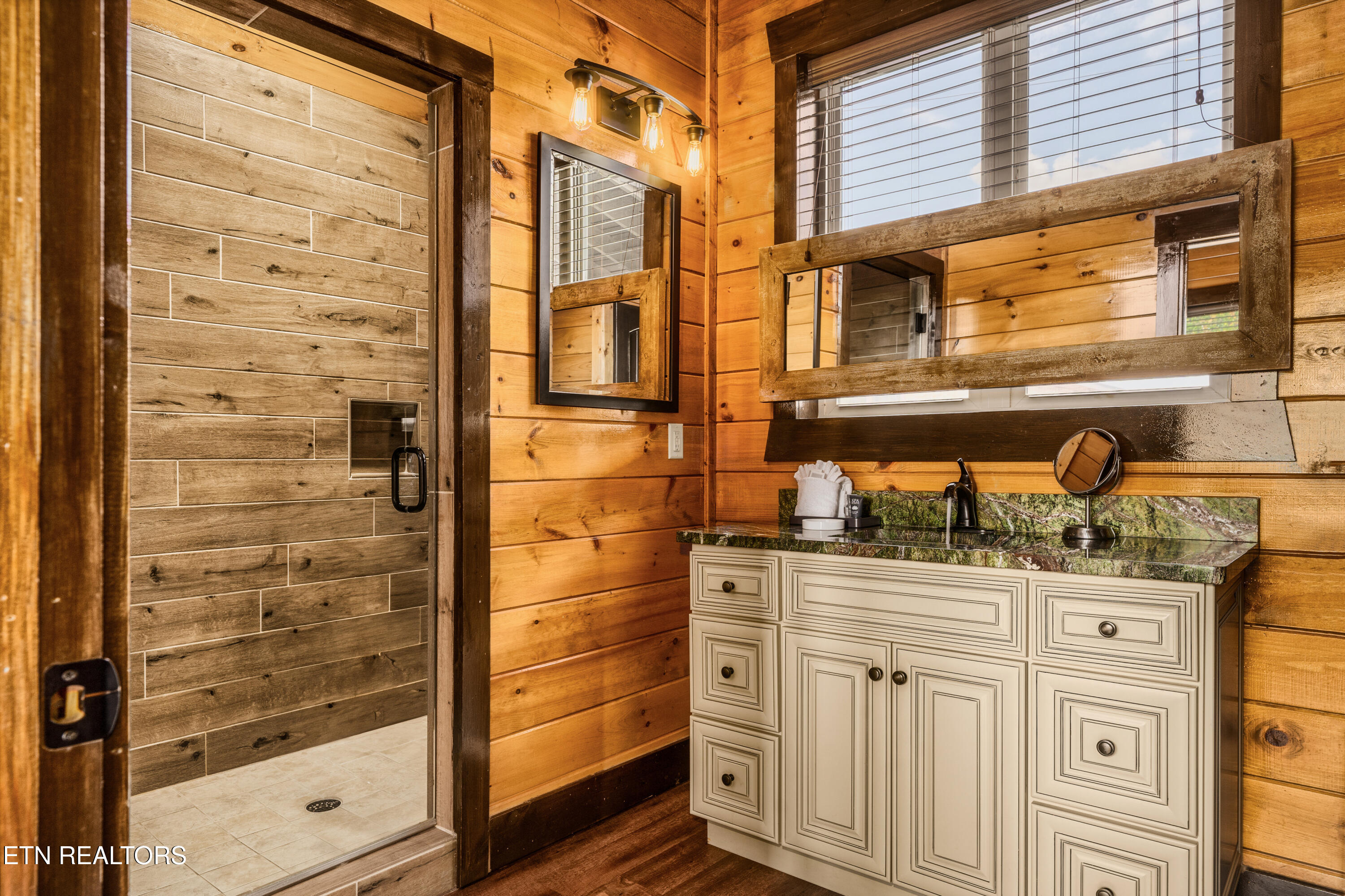 729 Bear Walk Way Gatlinburg TN 37738