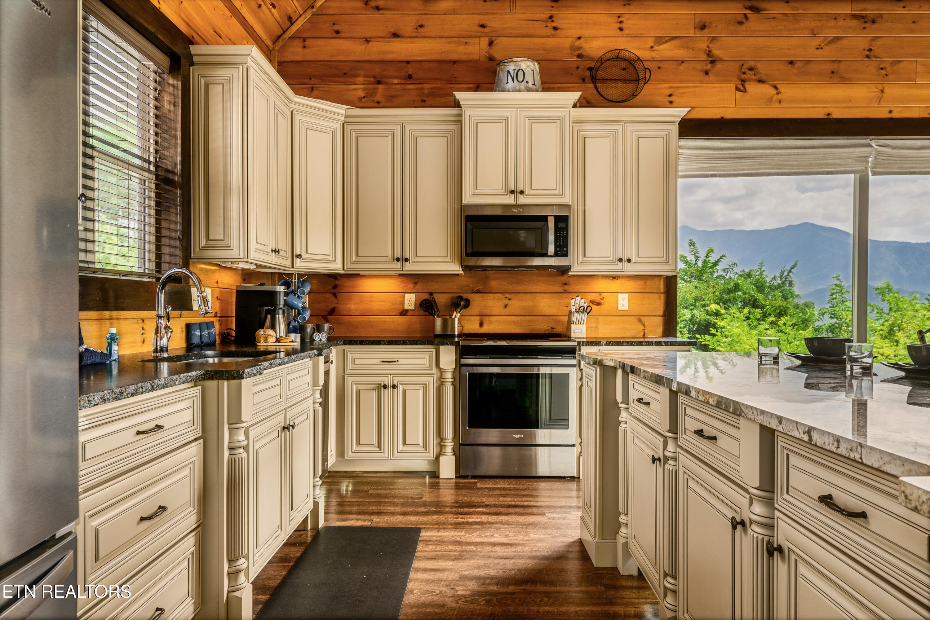729 Bear Walk Way Gatlinburg TN 37738