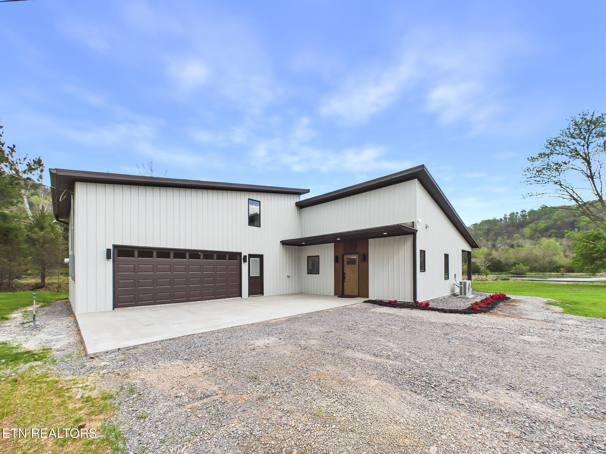 1483 Reagan Valley Road Tellico Plains TN 37385