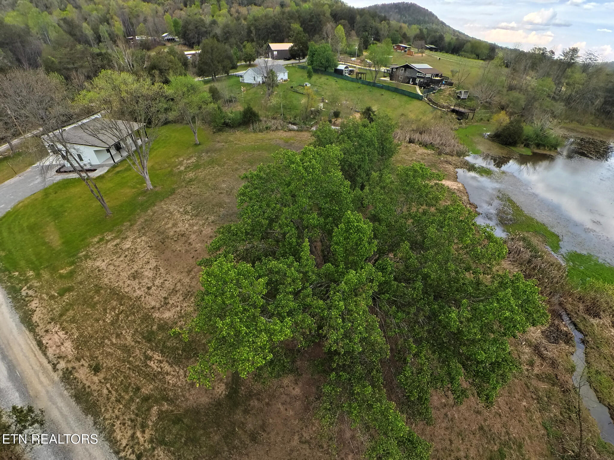 1483 Reagan Valley Road Tellico Plains TN 37385