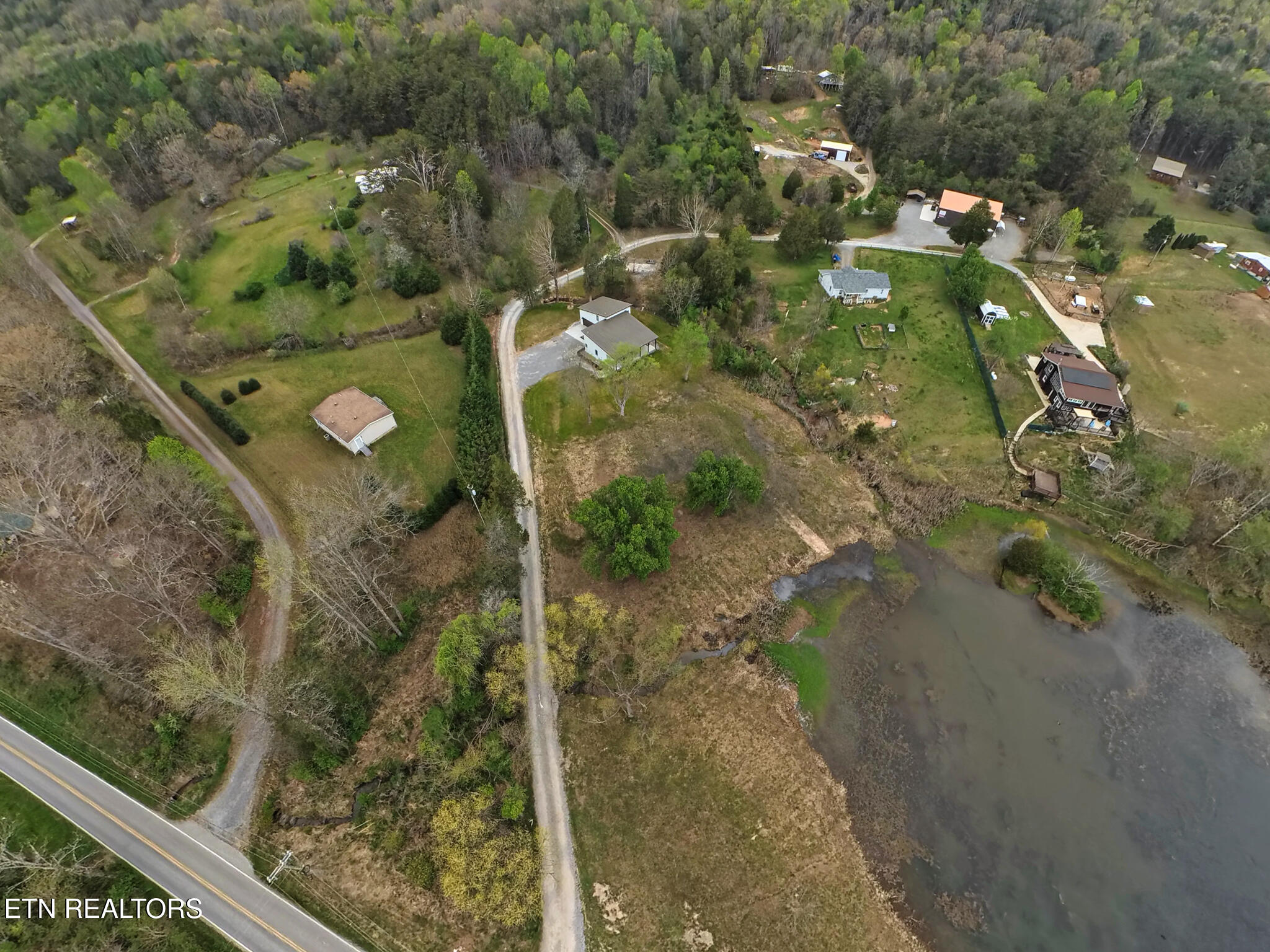 1483 Reagan Valley Road Tellico Plains TN 37385