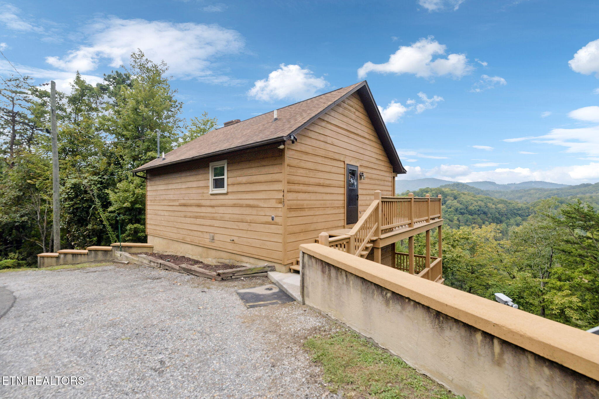 4429 New Pioneer Trail Pigeon Forge TN 37863