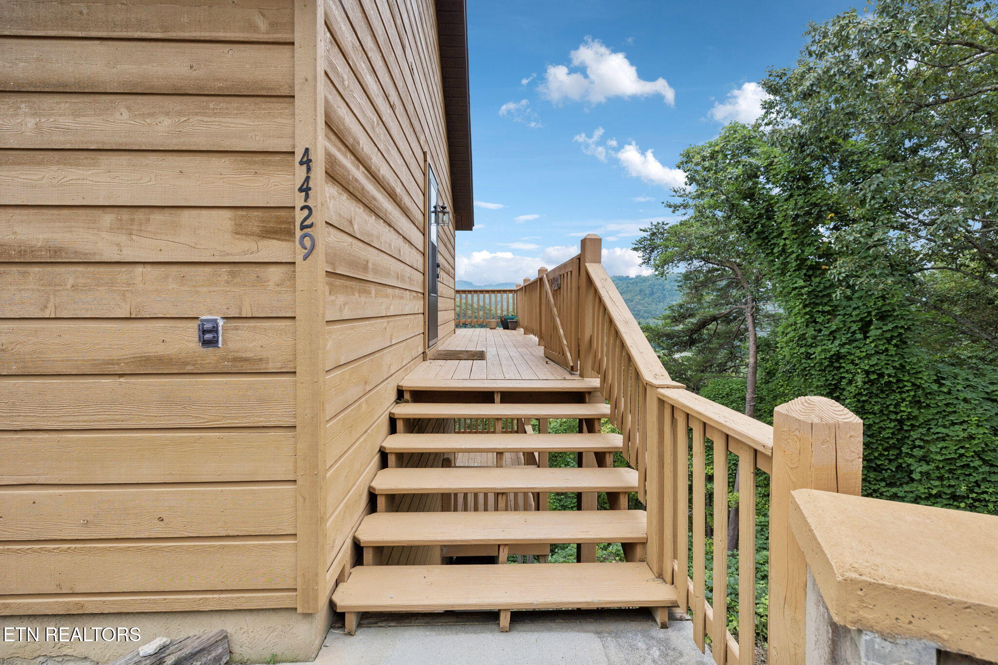 4429 New Pioneer Trail Pigeon Forge TN 37863