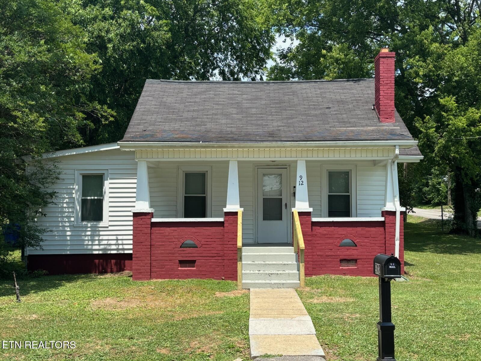 912 Medaris Street Clinton TN 37716