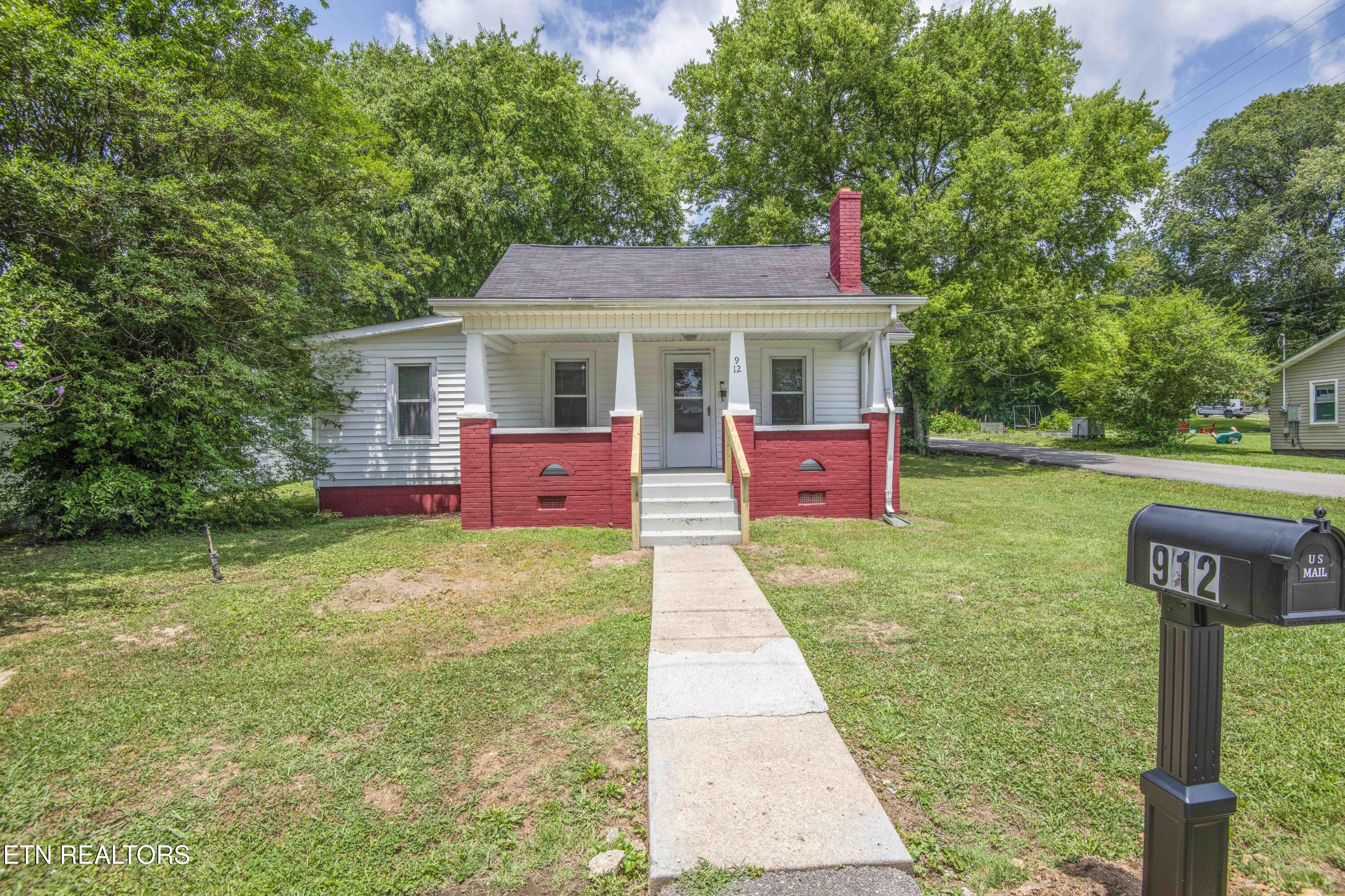 912 Medaris Street Clinton TN 37716