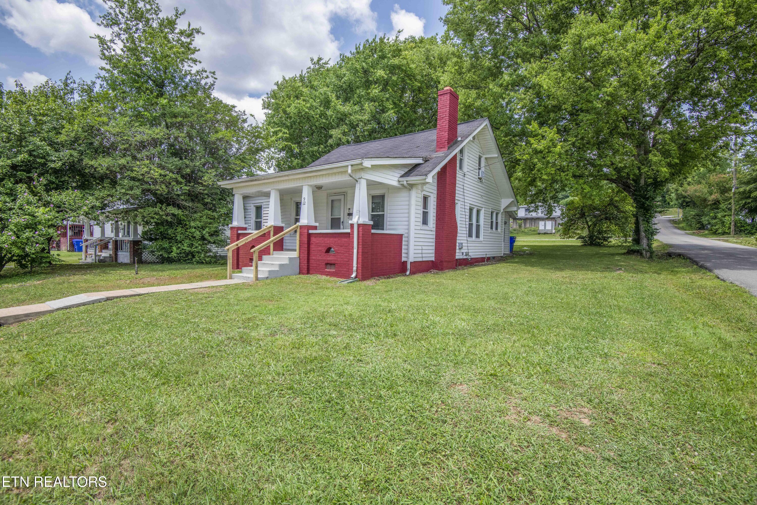 912 Medaris Street Clinton TN 37716