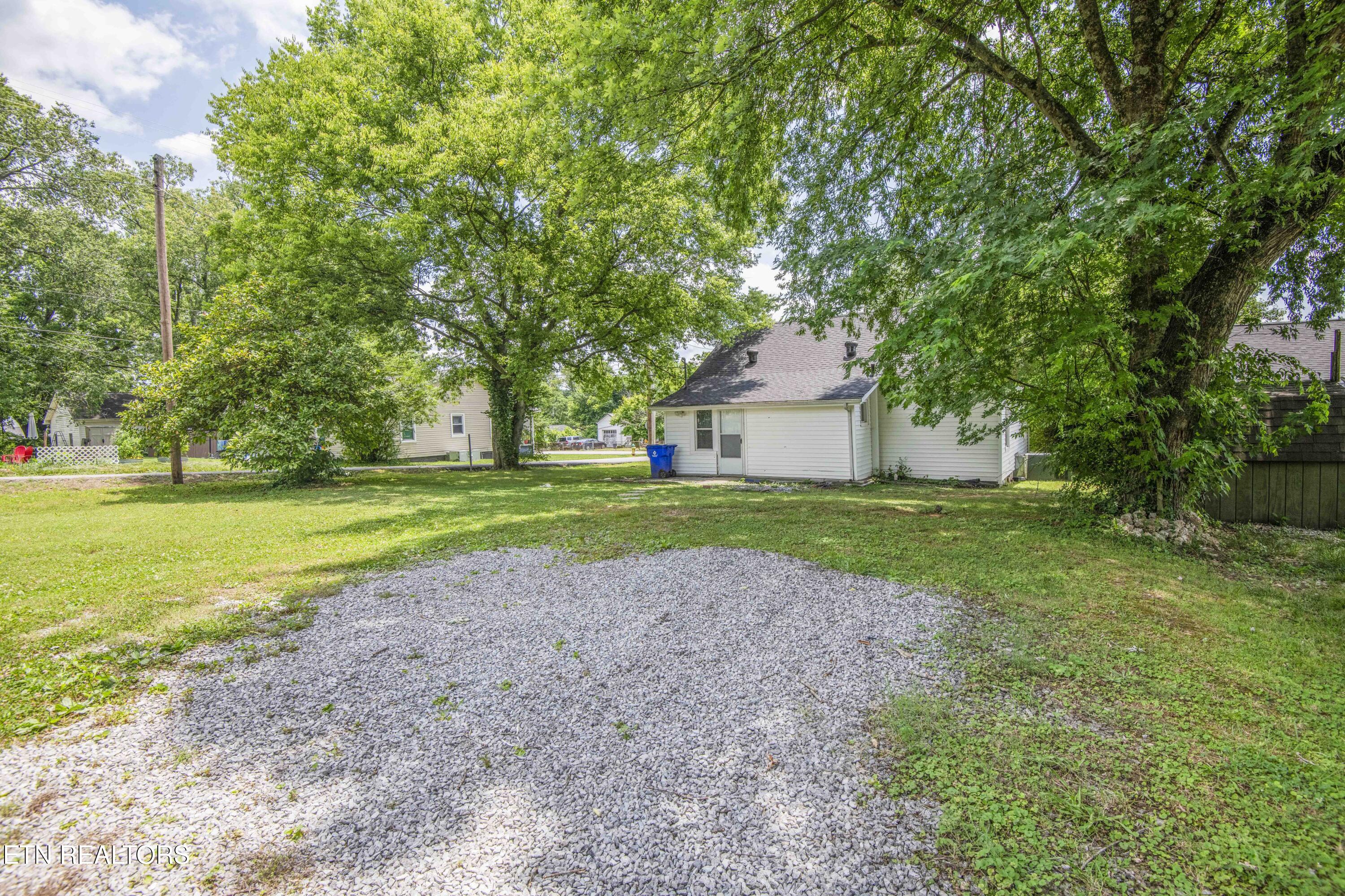 912 Medaris Street Clinton TN 37716