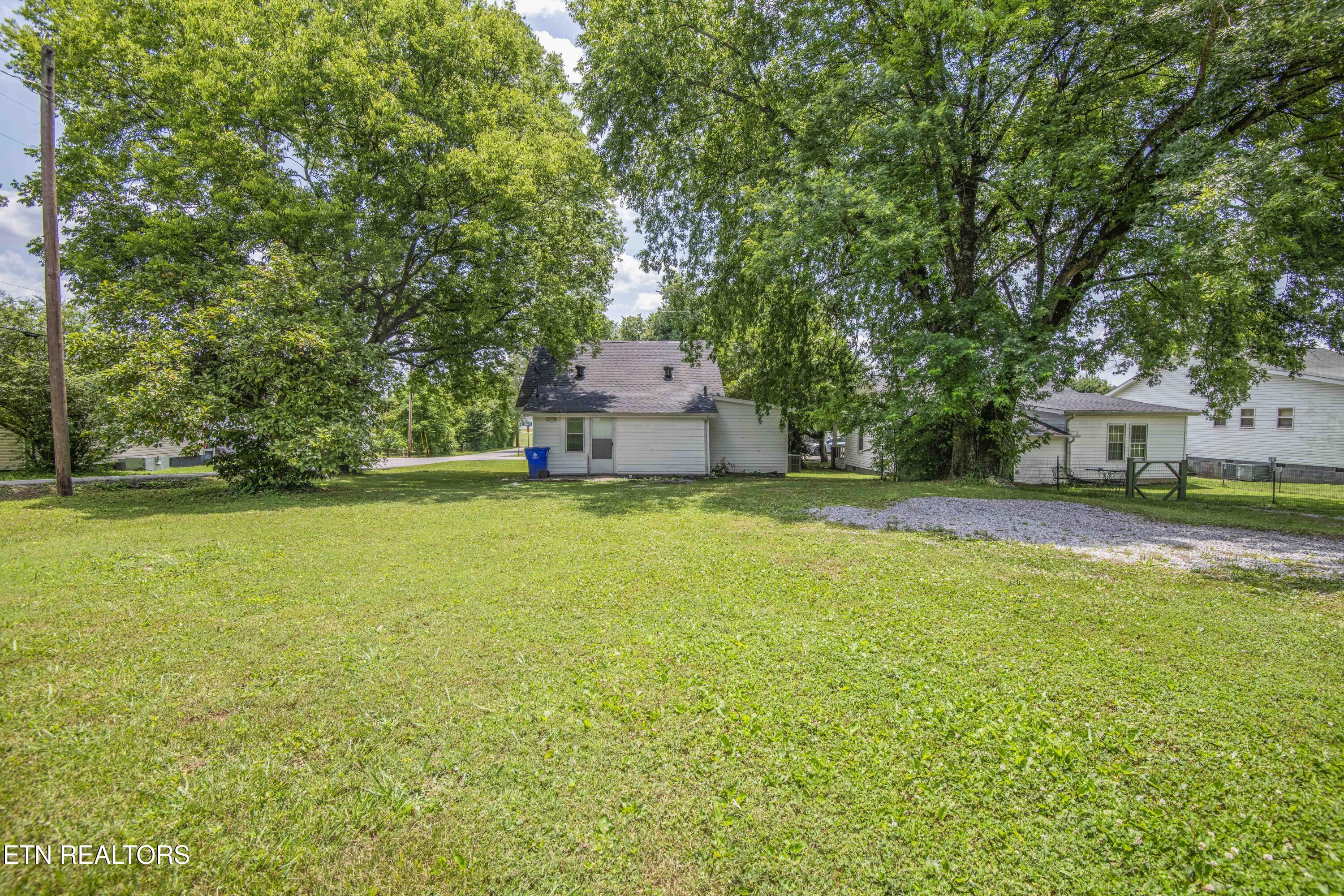 912 Medaris Street Clinton TN 37716