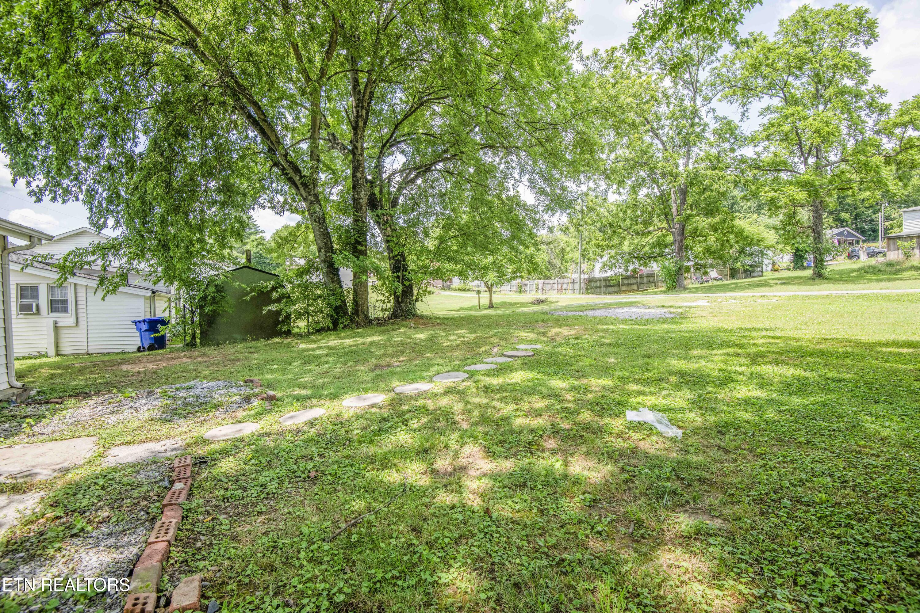 912 Medaris Street Clinton TN 37716