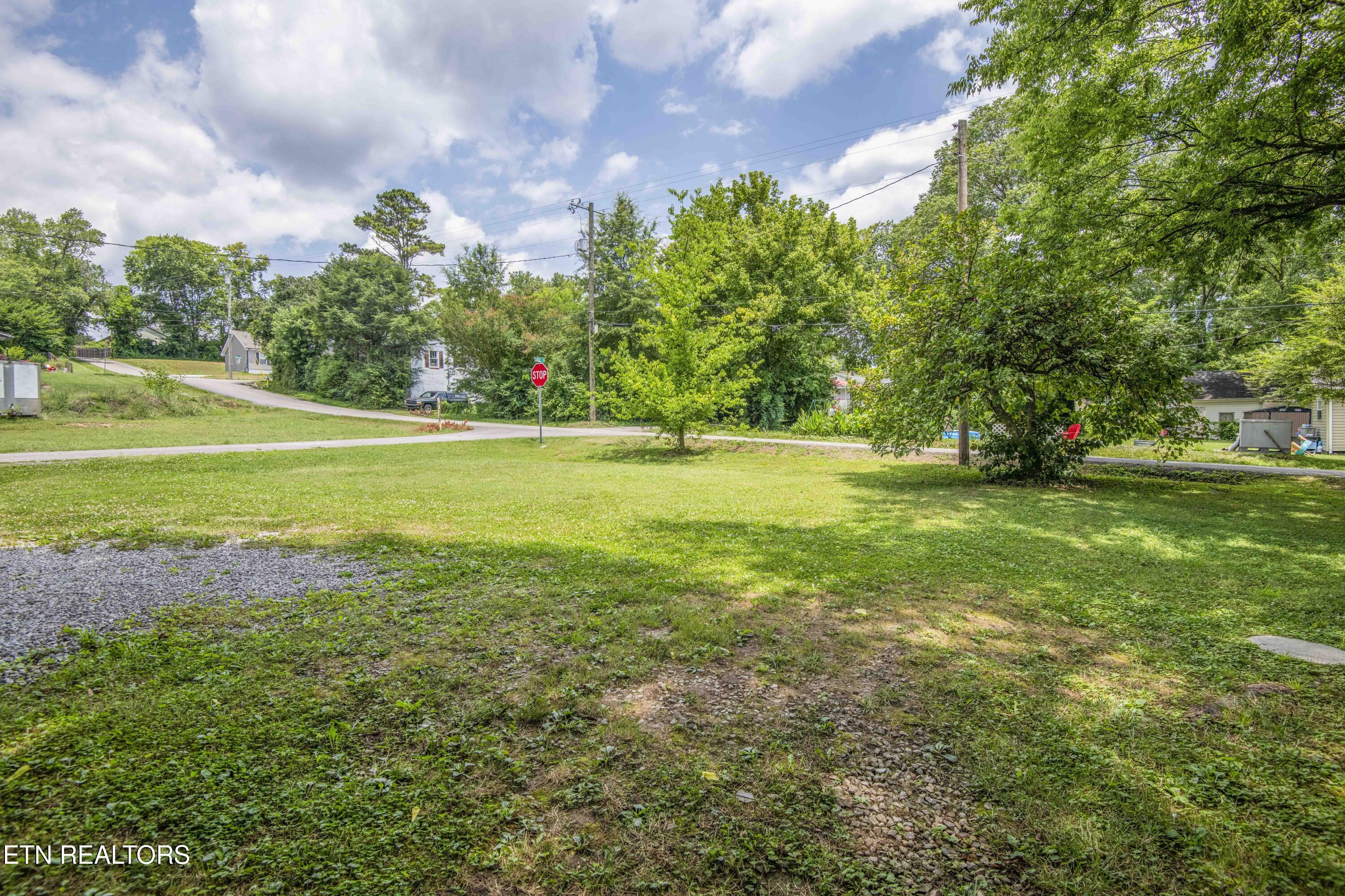 912 Medaris Street Clinton TN 37716