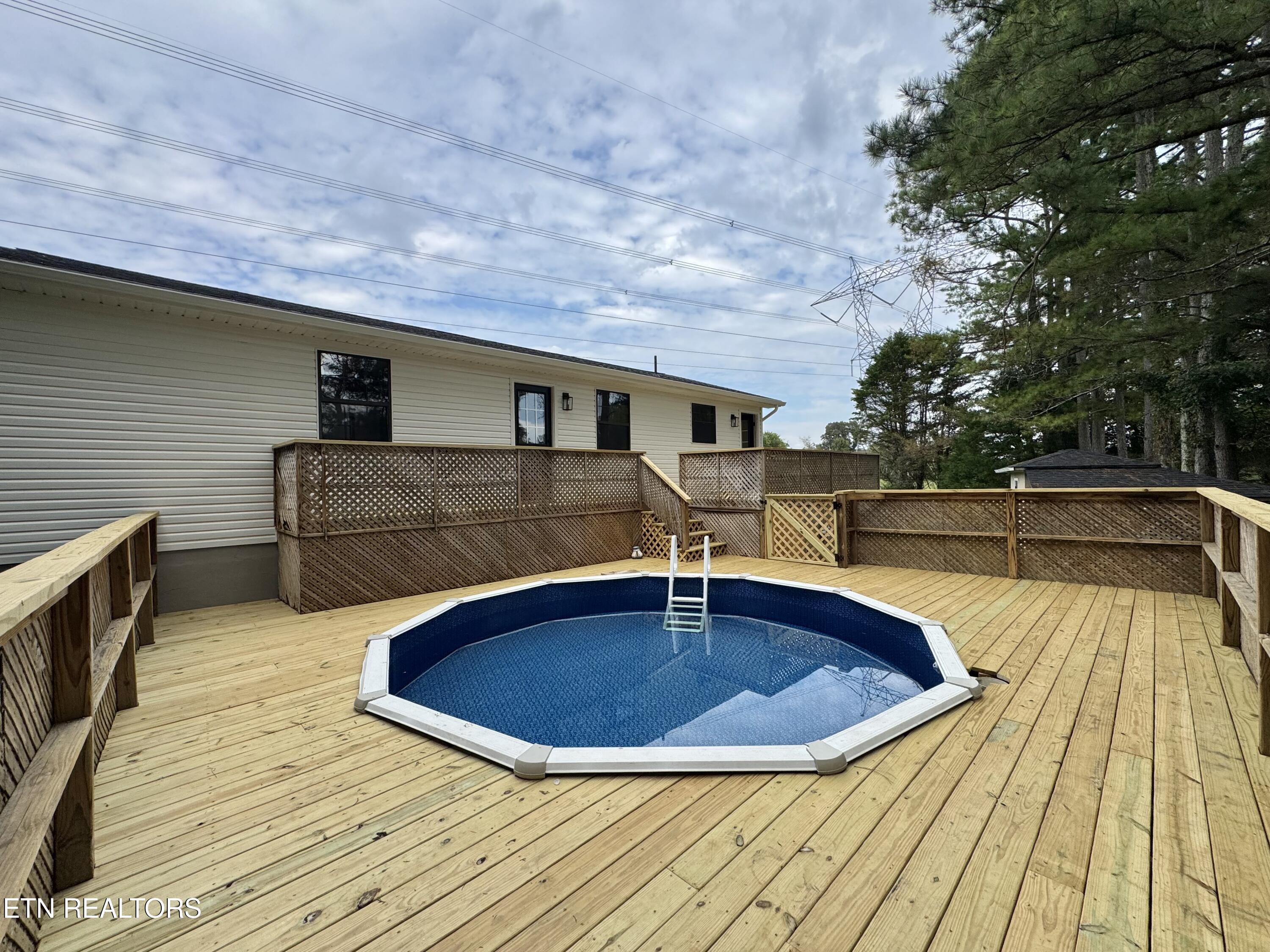 174 Hamil Road Friendsville TN 37737