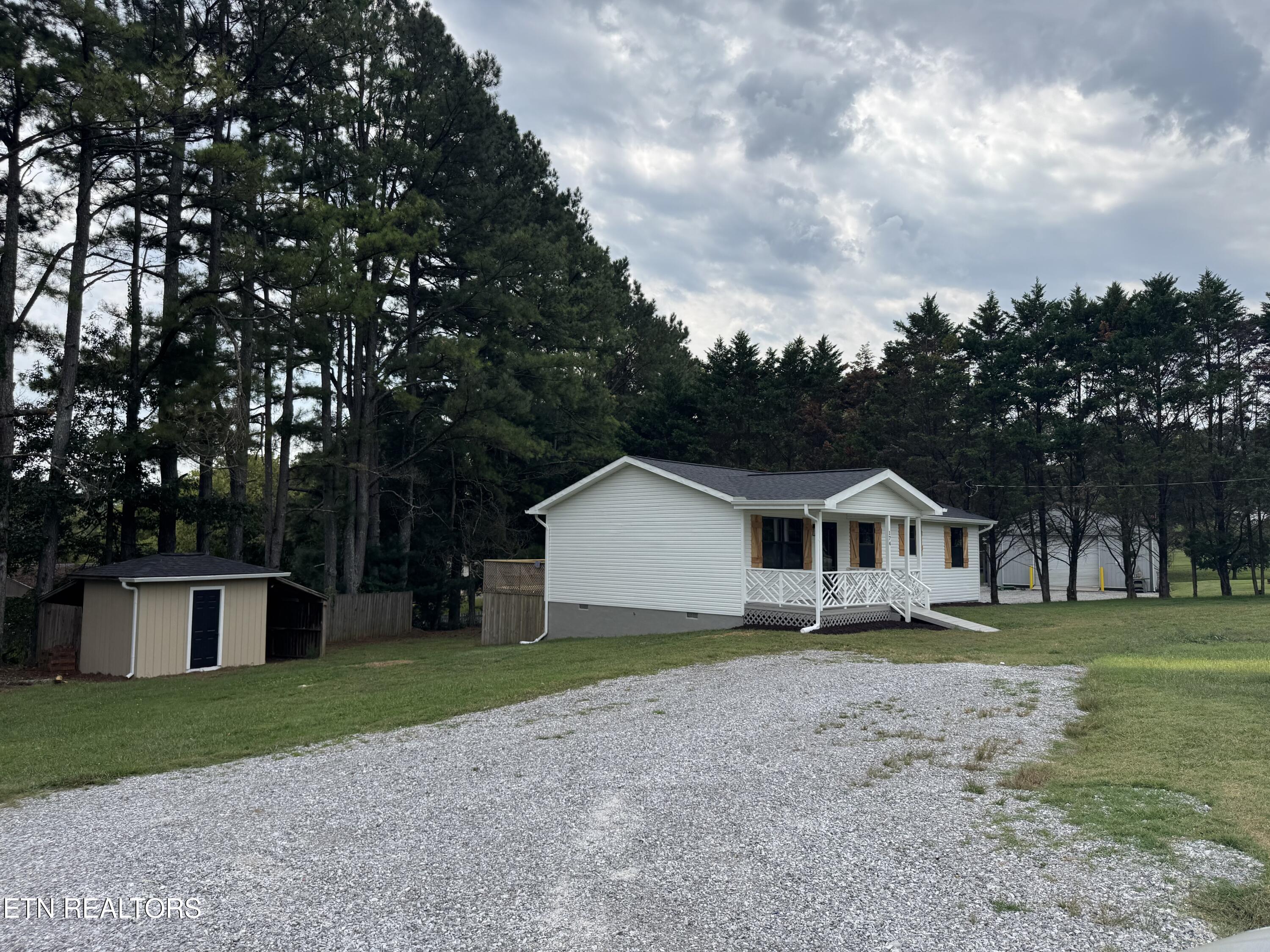 174 Hamil Road Friendsville TN 37737